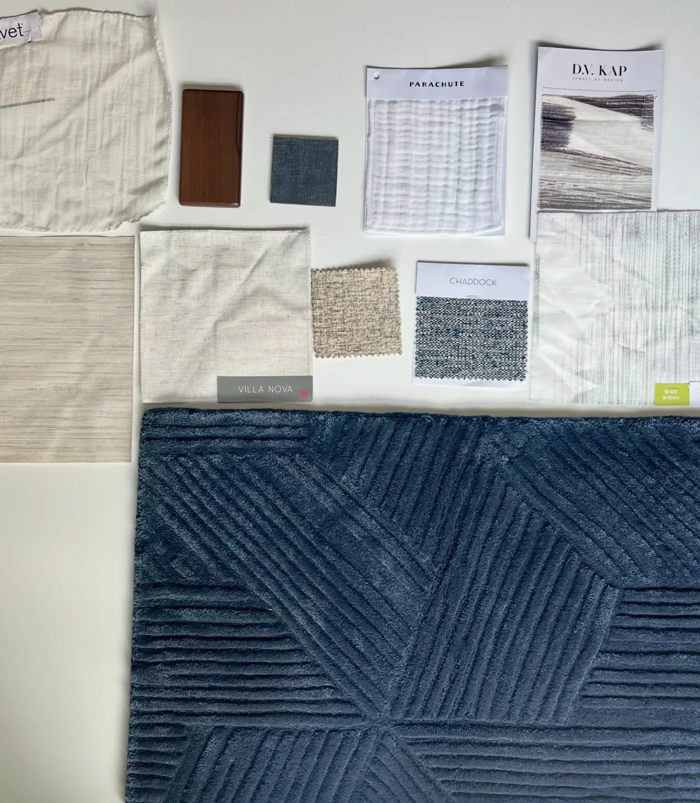 An intentional vision, a tailored design, a refined materials palette, and a seamless execution of this luxurious Scarsdale primary bedroom.
.
Design by: @7b_design 
Photo by: @rayon_richards_photography 
.
Scarsdale Interior Designer | Scarsdale Hom