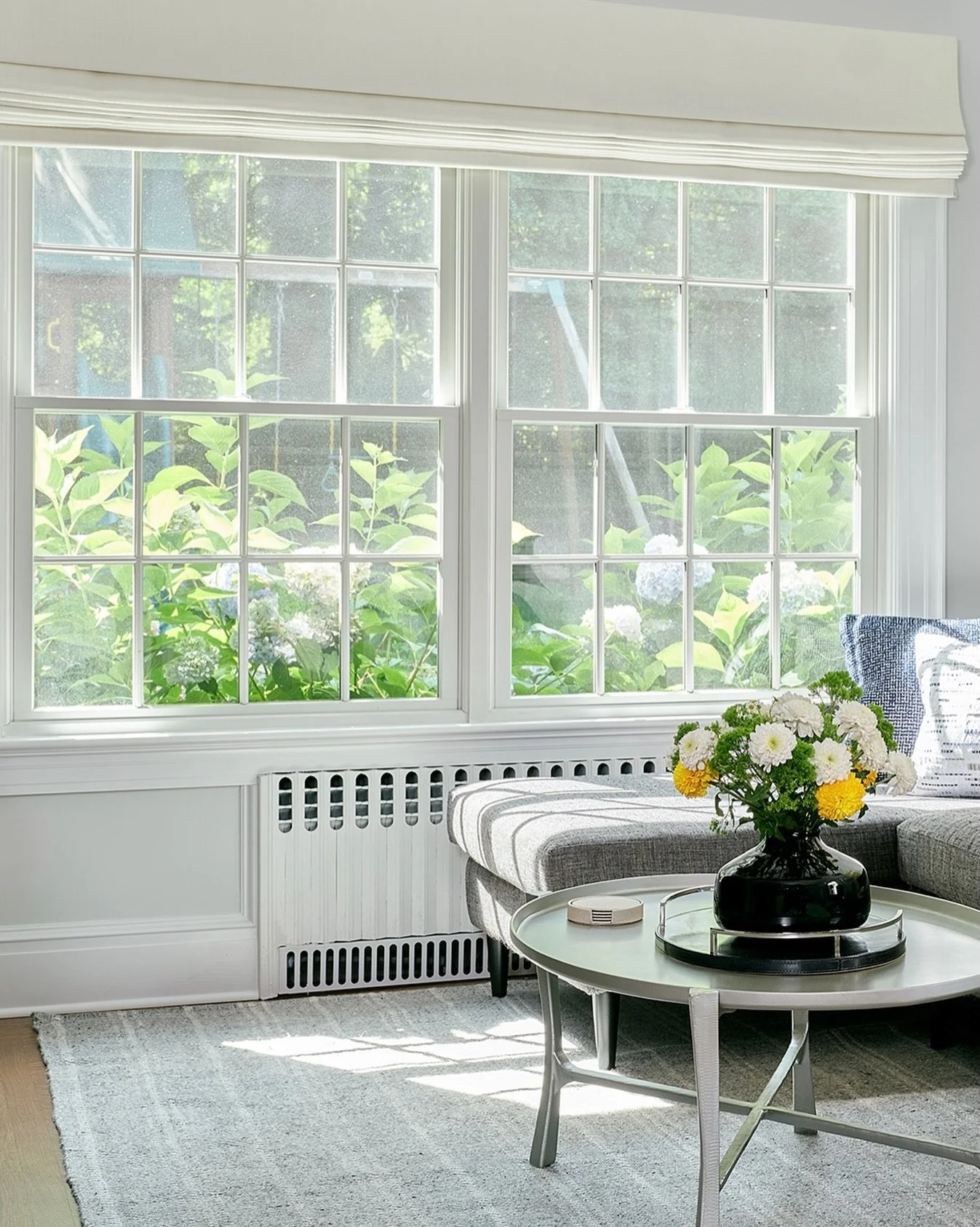 Let&rsquo;s let the light shine in. Natural light is a highlight in this open concept family room, flooding into the heart of the home. 
.
Design by: @7b_design 
Photo by: @rayon_richards_photography 
.
Scarsdale Interior Designer | Scarsdale Interio