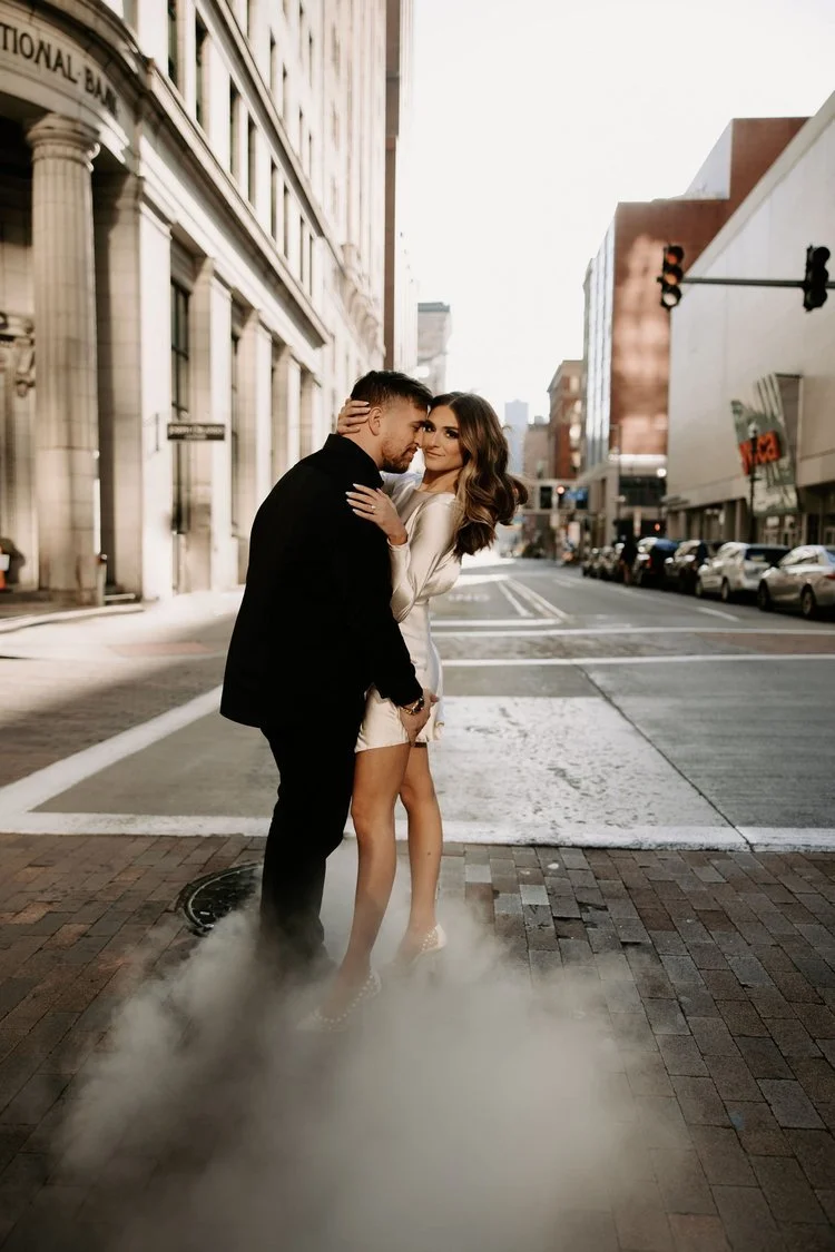 A Guide To Choosing Your Outfit For a City Engagement Photoshoot