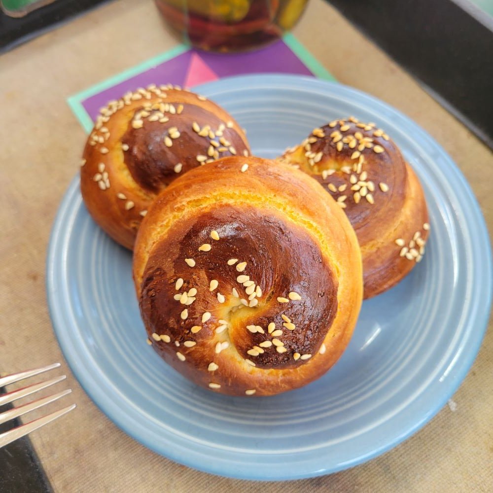 challah-swirly-buns-on-blue-plate.jpg