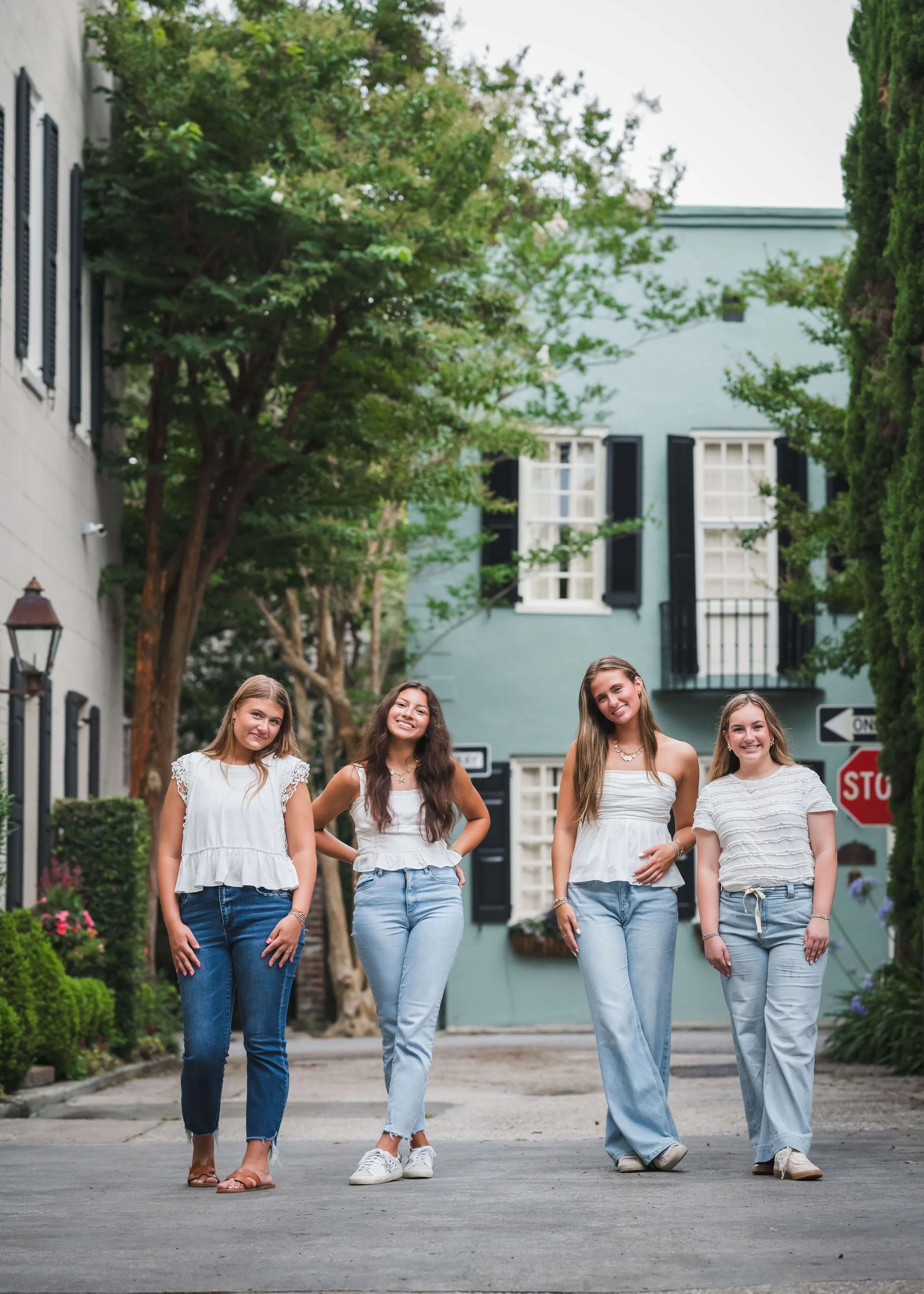 downtown-charleston-hidden-alleys-senior-portraits-9.jpg