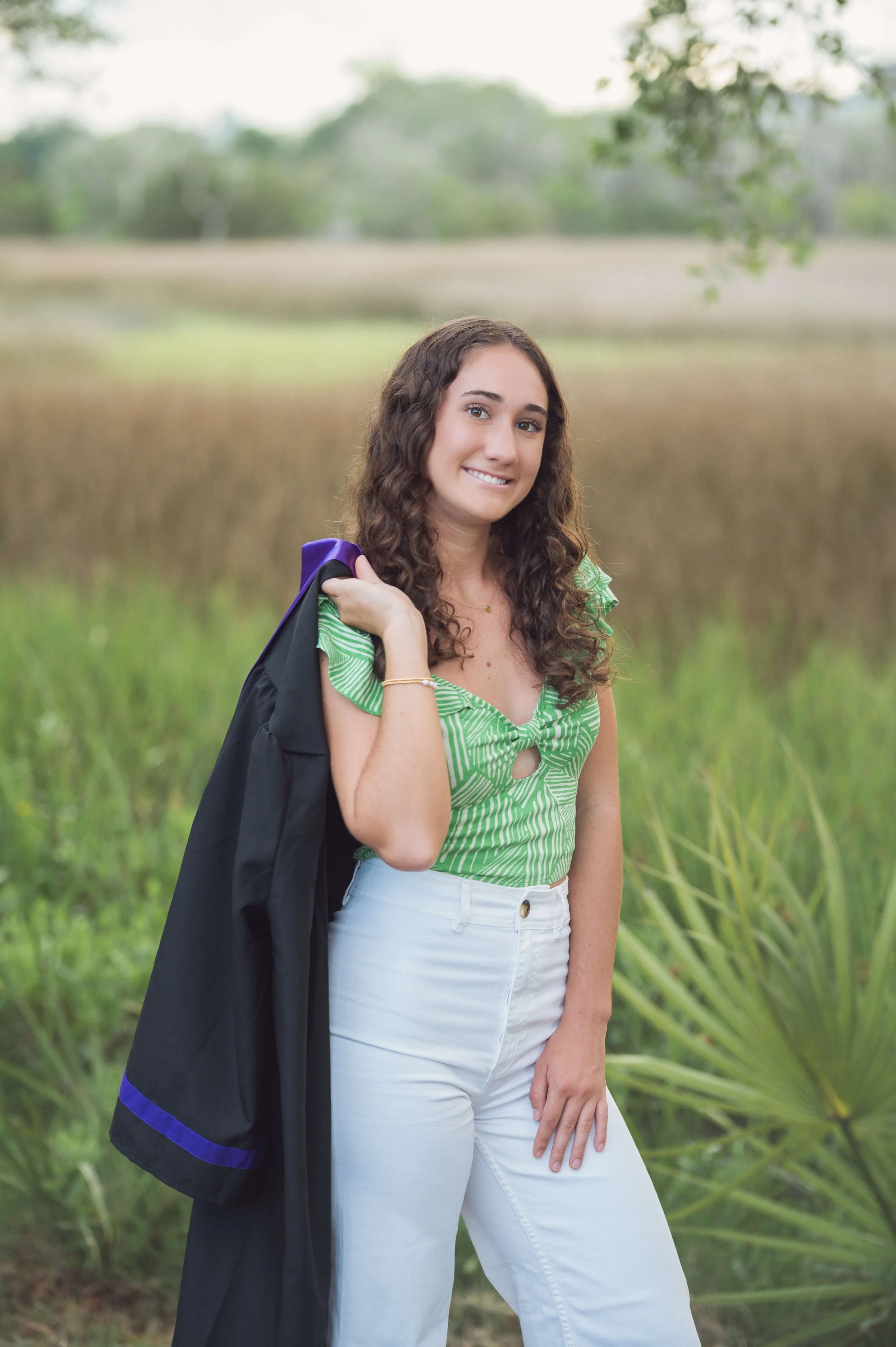 charleston-senior-photos-daniel-island-white-jeans-green-top-3.jpg