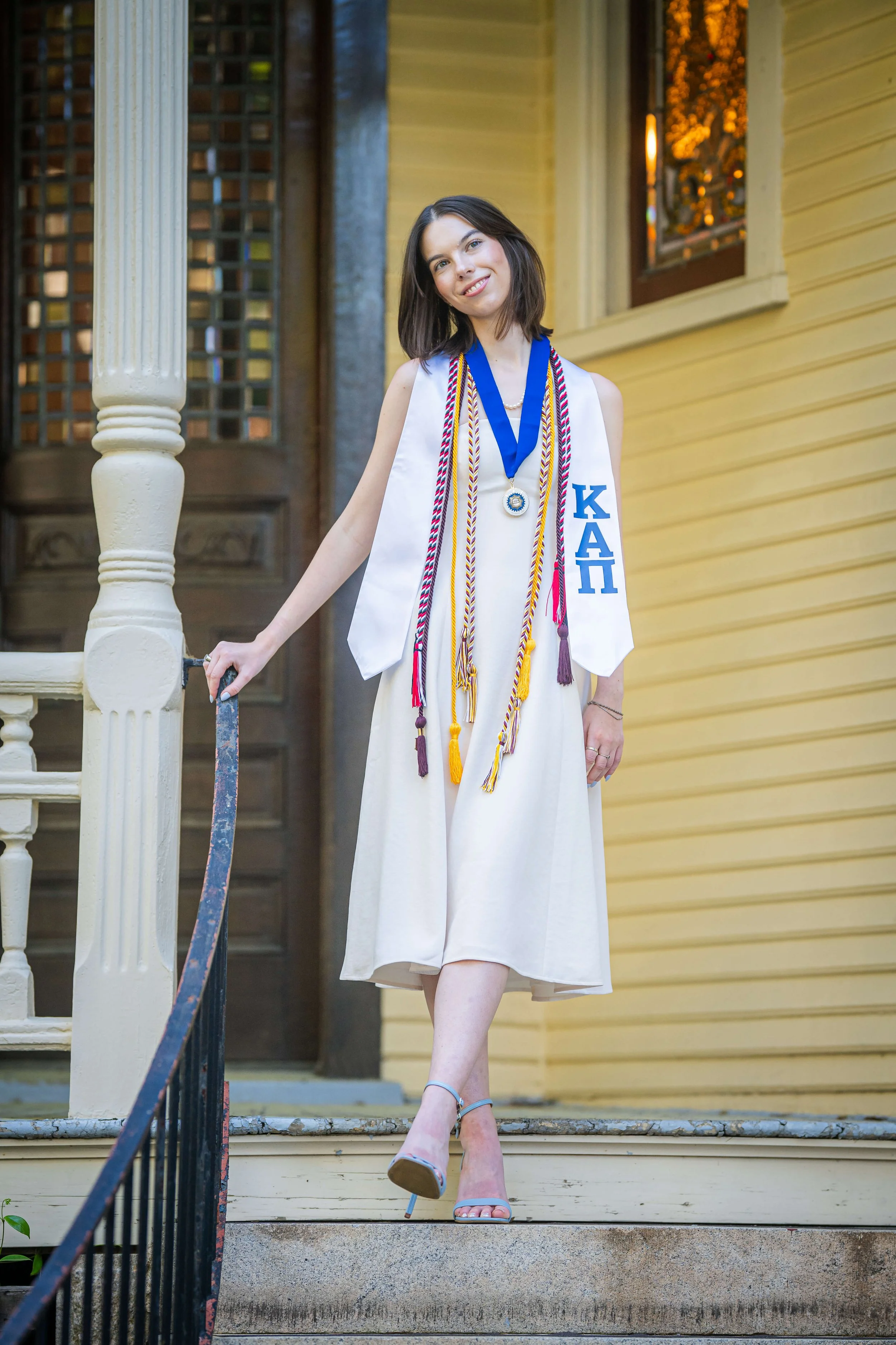 college-of-charleston-senior-photos-on-campus-36.jpg