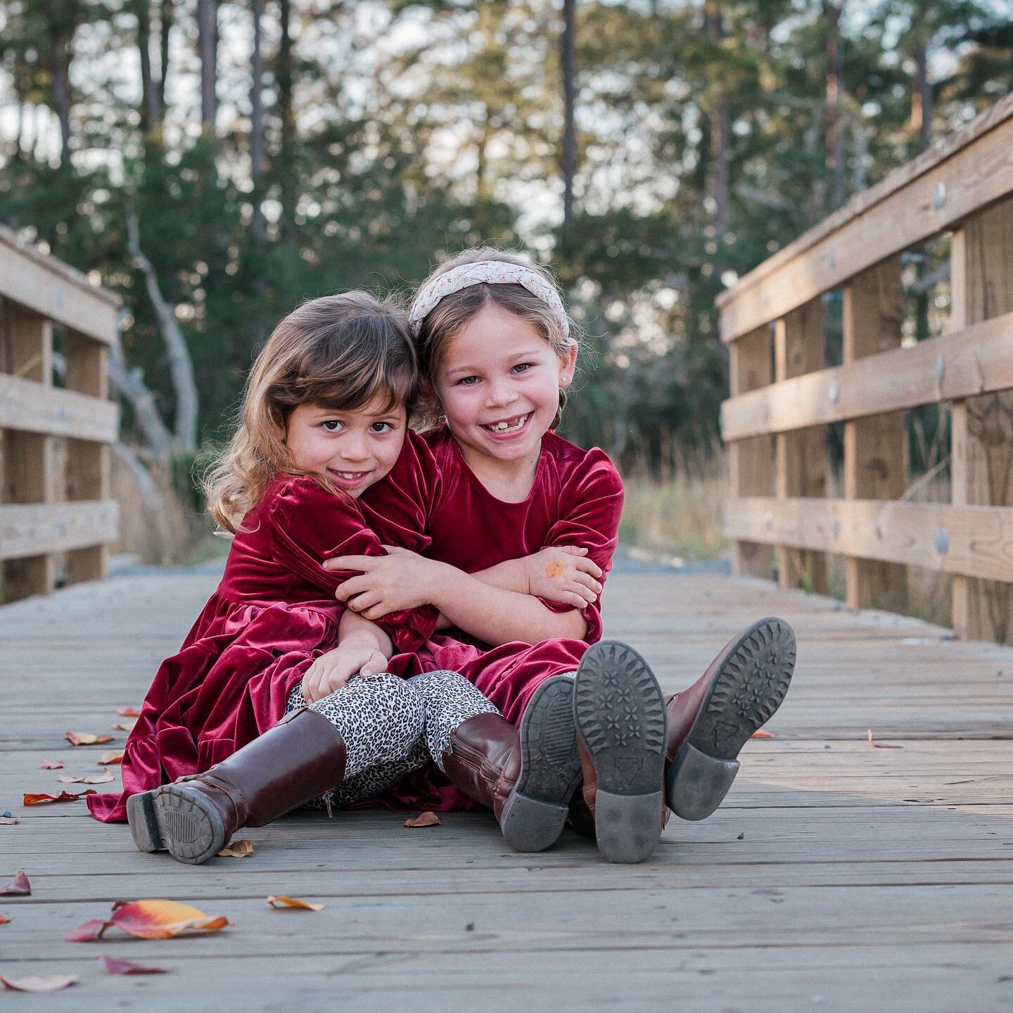 So much fun capturing the excitement and anticipation in the eyes of these sweet girls. Their playful laughter and tender moments with their mom spread love and holiday cheer all around. 

#ChristmasCountdown 
#danielislandfamilyphotographer 
#charle