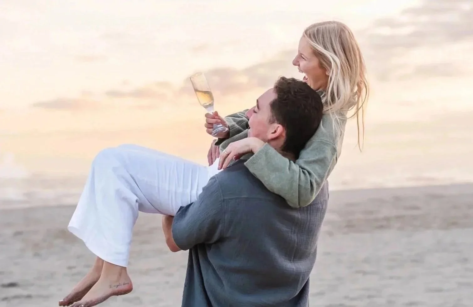engagement-photos-isle-of-palms-beach.jpg (Copy)