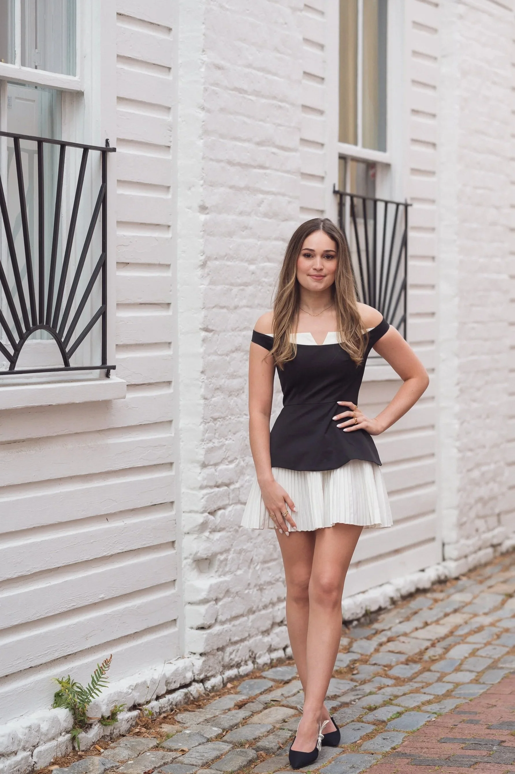 posing-charming-alley-charleston-senior-graduation-photography.jpg