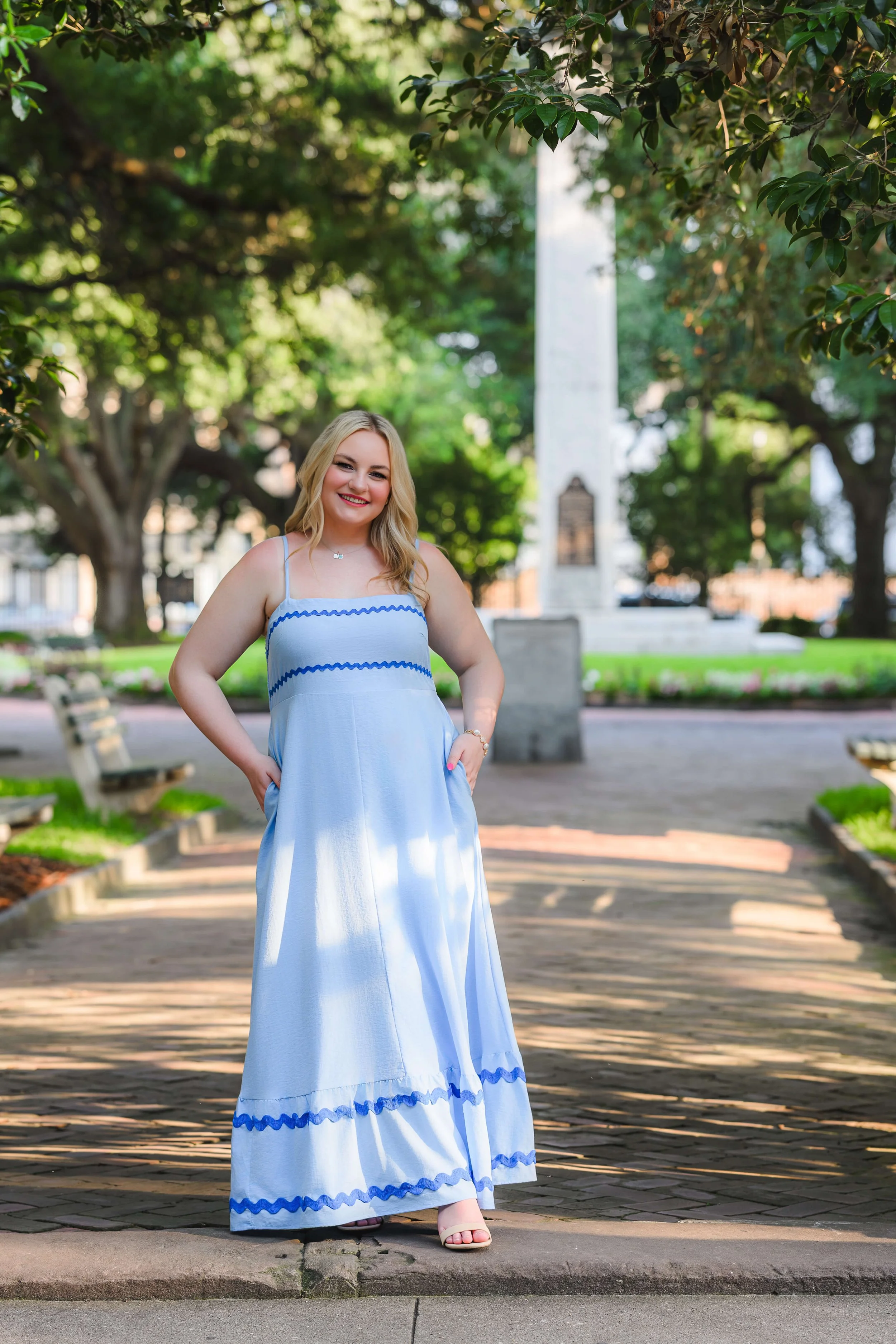charleston-washington-square-park-senior-portrait.jpg
