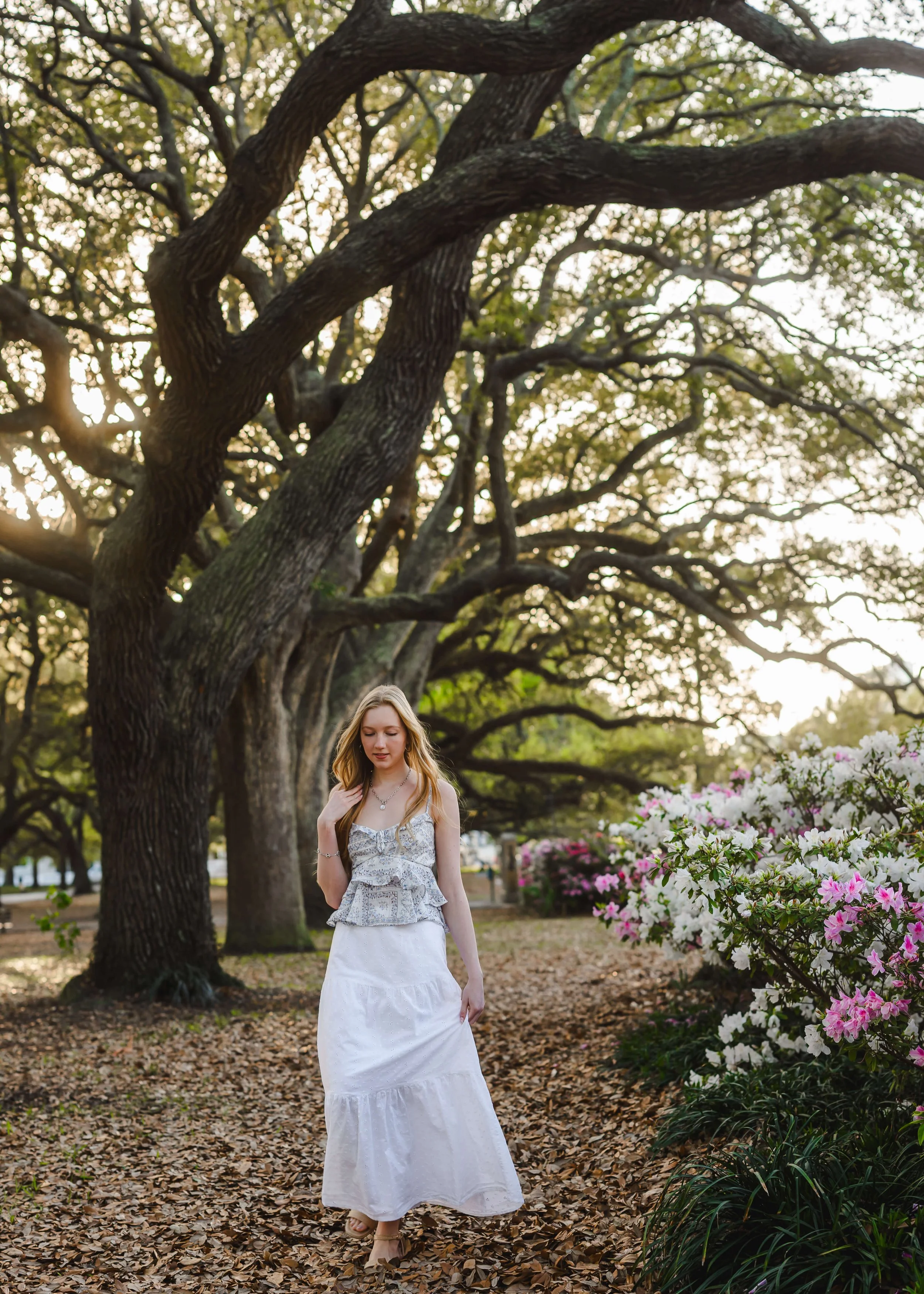 charleston-senior-photos-white-point-garden-azaleas.jpg