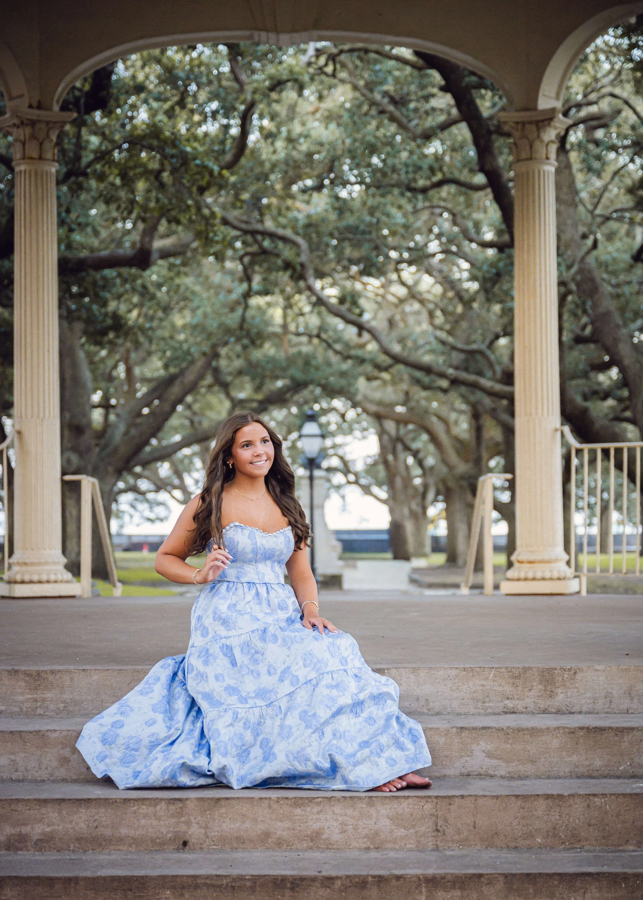 charleston-senior-photos-gazebo-white-point-garden.jpg