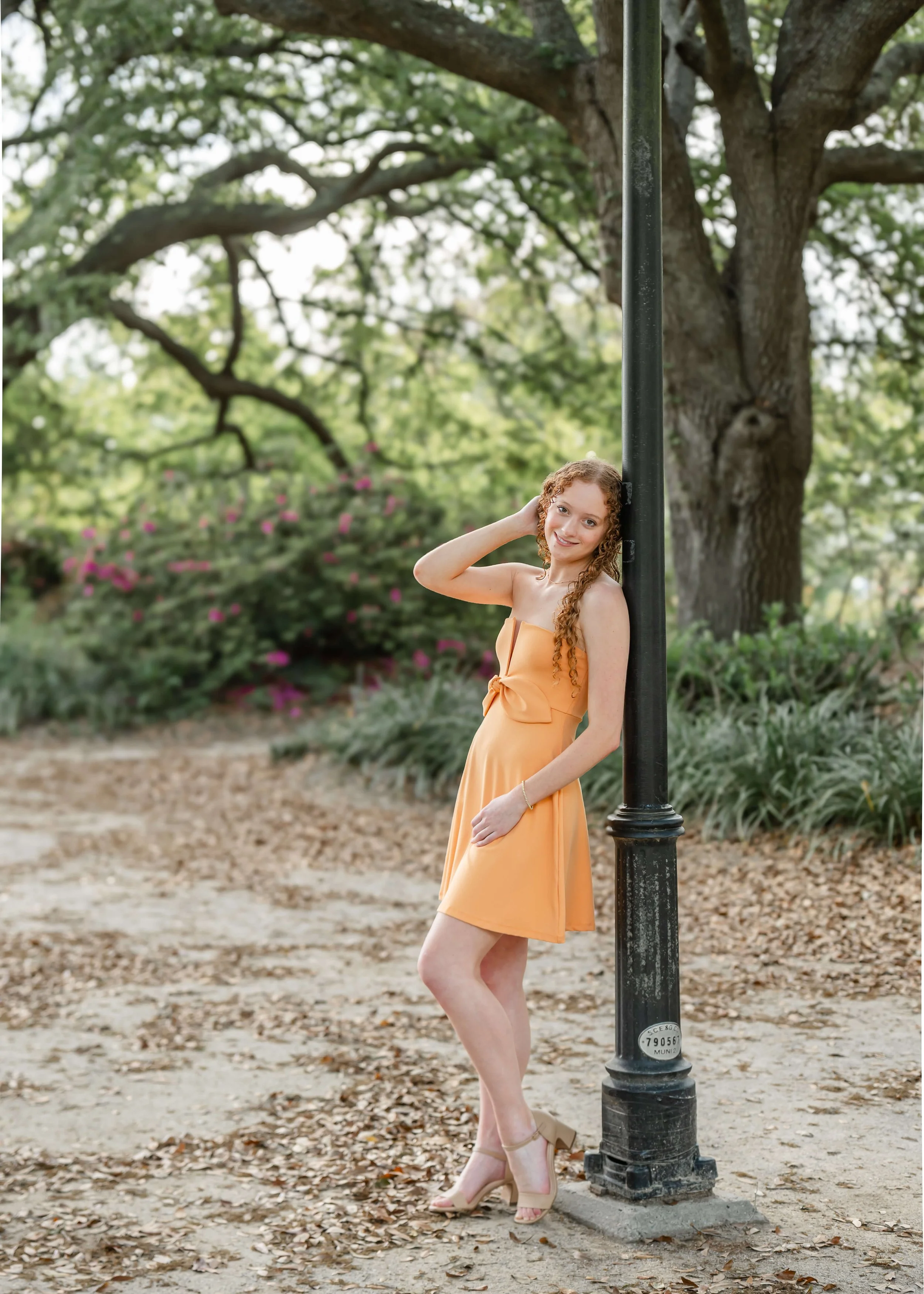 charleston-senior-photos-hampton-park-girl-leaning.jpg