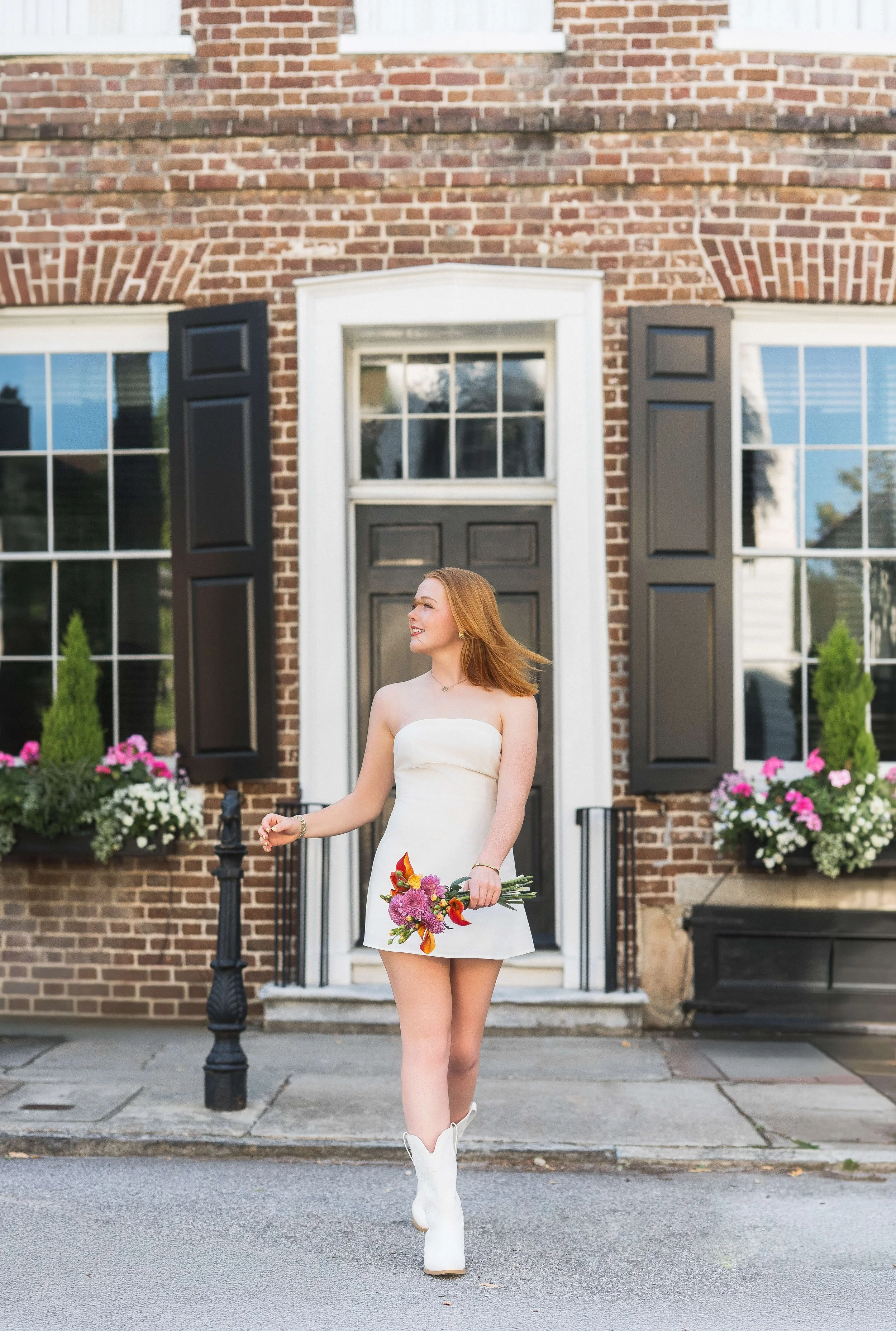 downtown-charleston-senior-portraits-girl-walking.jpg