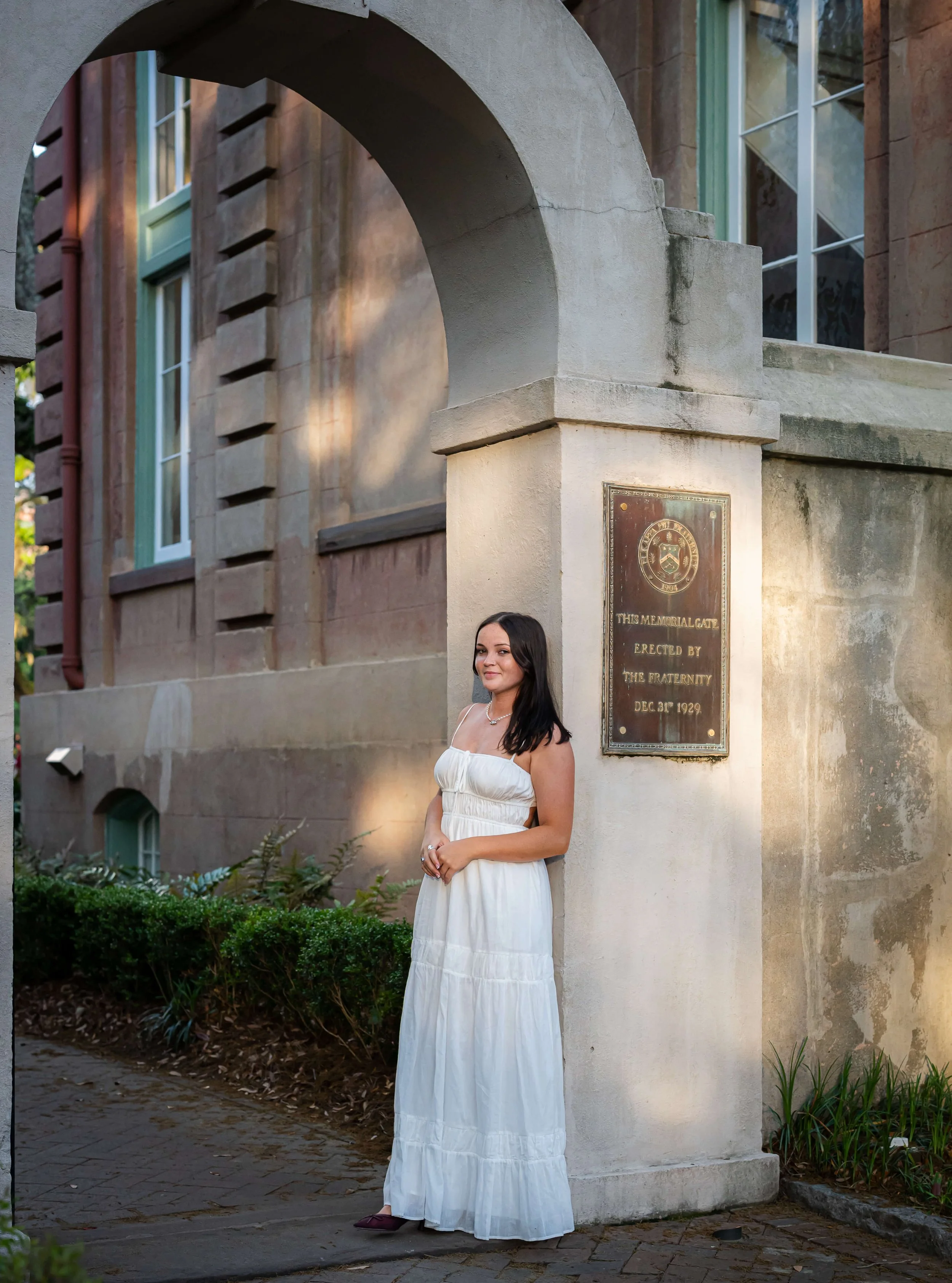 college-of-charleston-senior-photos-on-campus-8.jpg