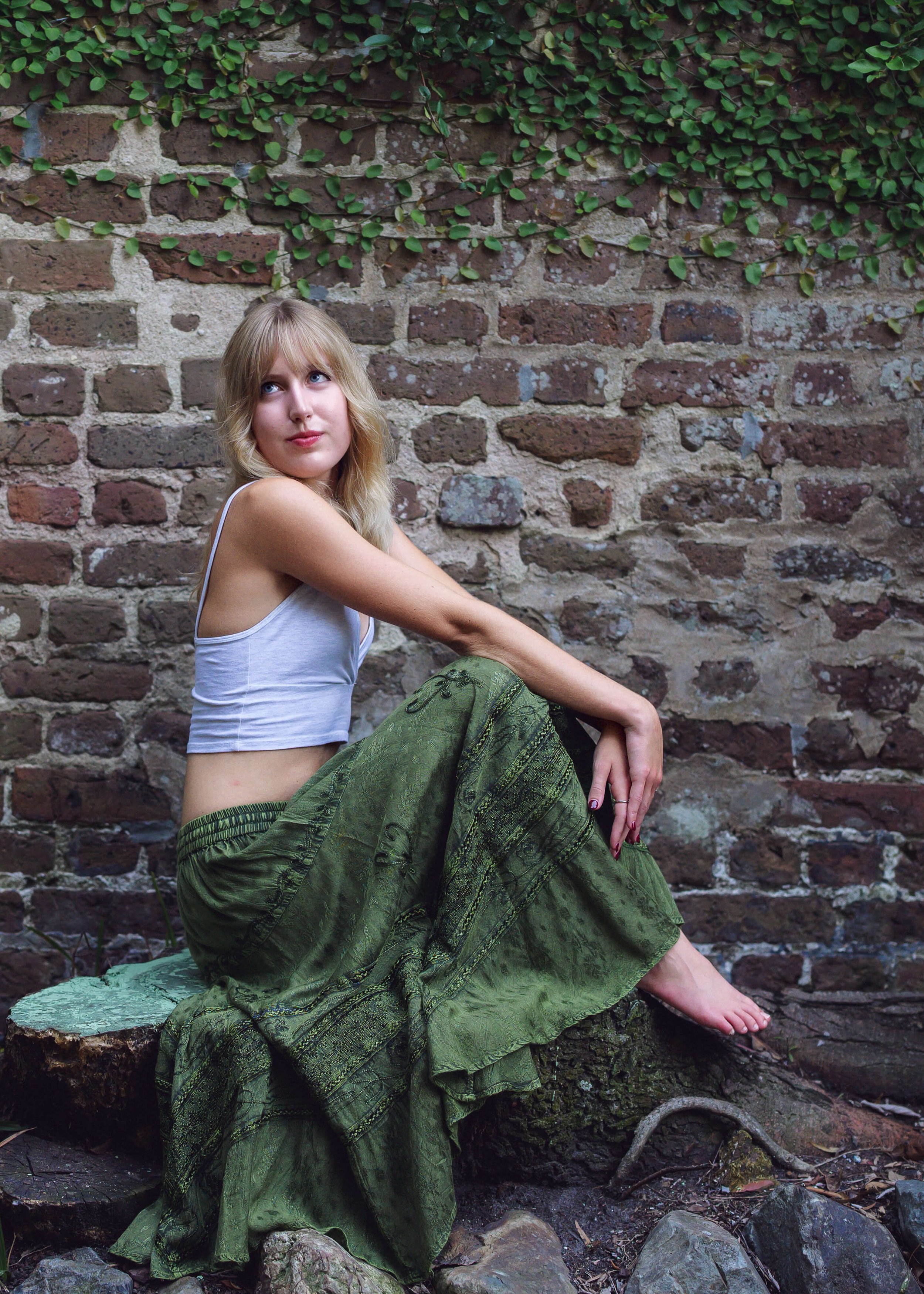 downtown-charleston-hidden-alleys-senior-portraits-8.jpg