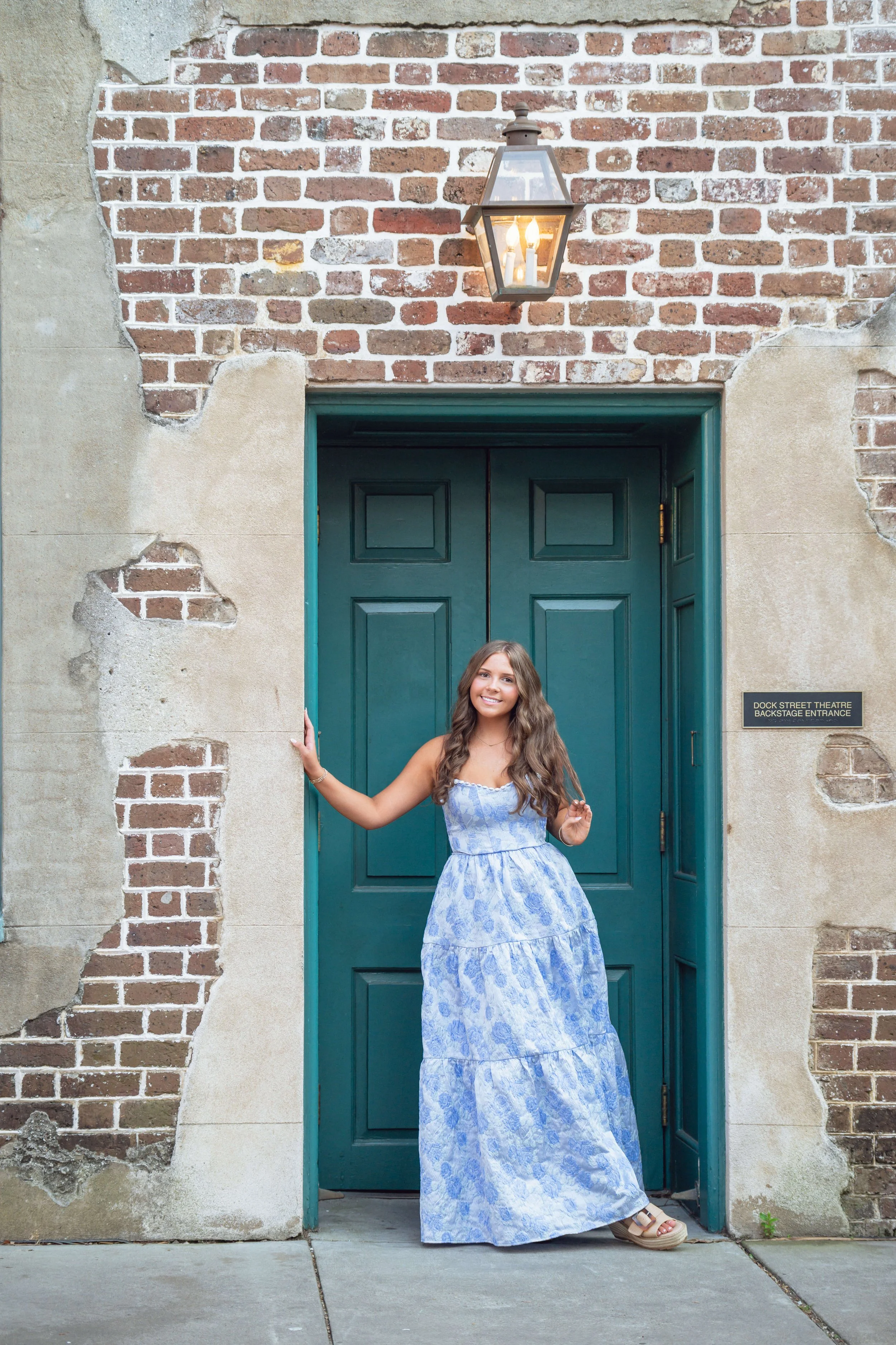 downtown-charleston-senior-portraits-historic-streets-17.jpg