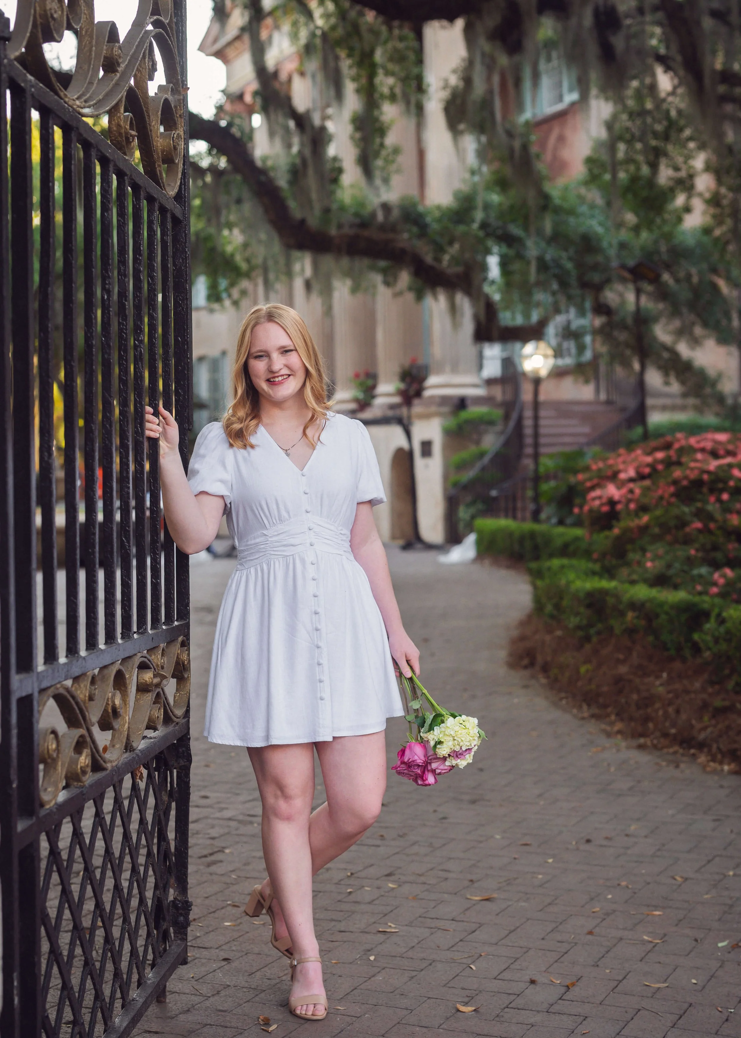 college-of-charleston-senior-photos-on-campus-25.jpg