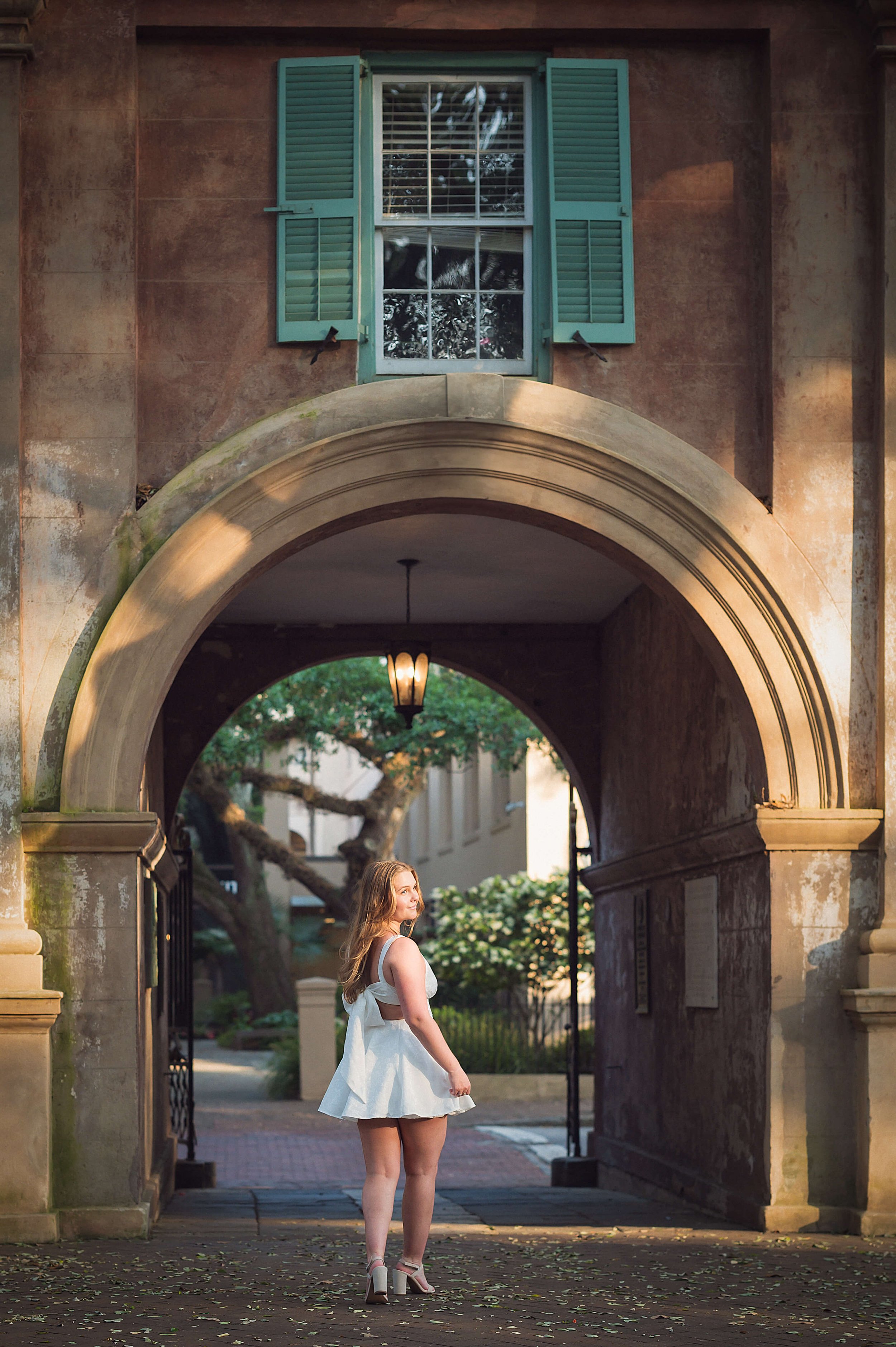 college-of-charleston-senior-photos-on-campus-2.jpg