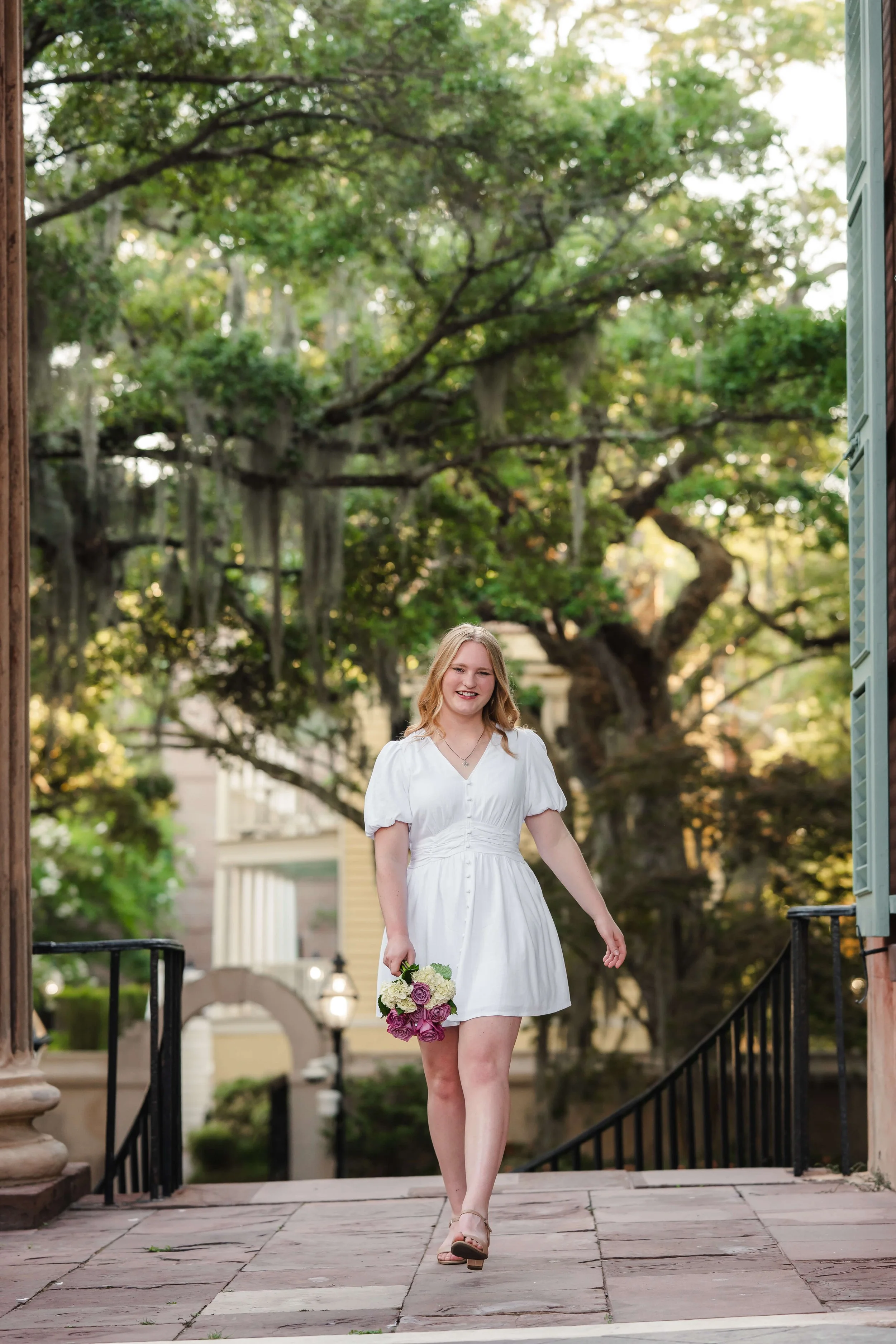 college-of-charleston-senior-photos-on-campus-27.jpg