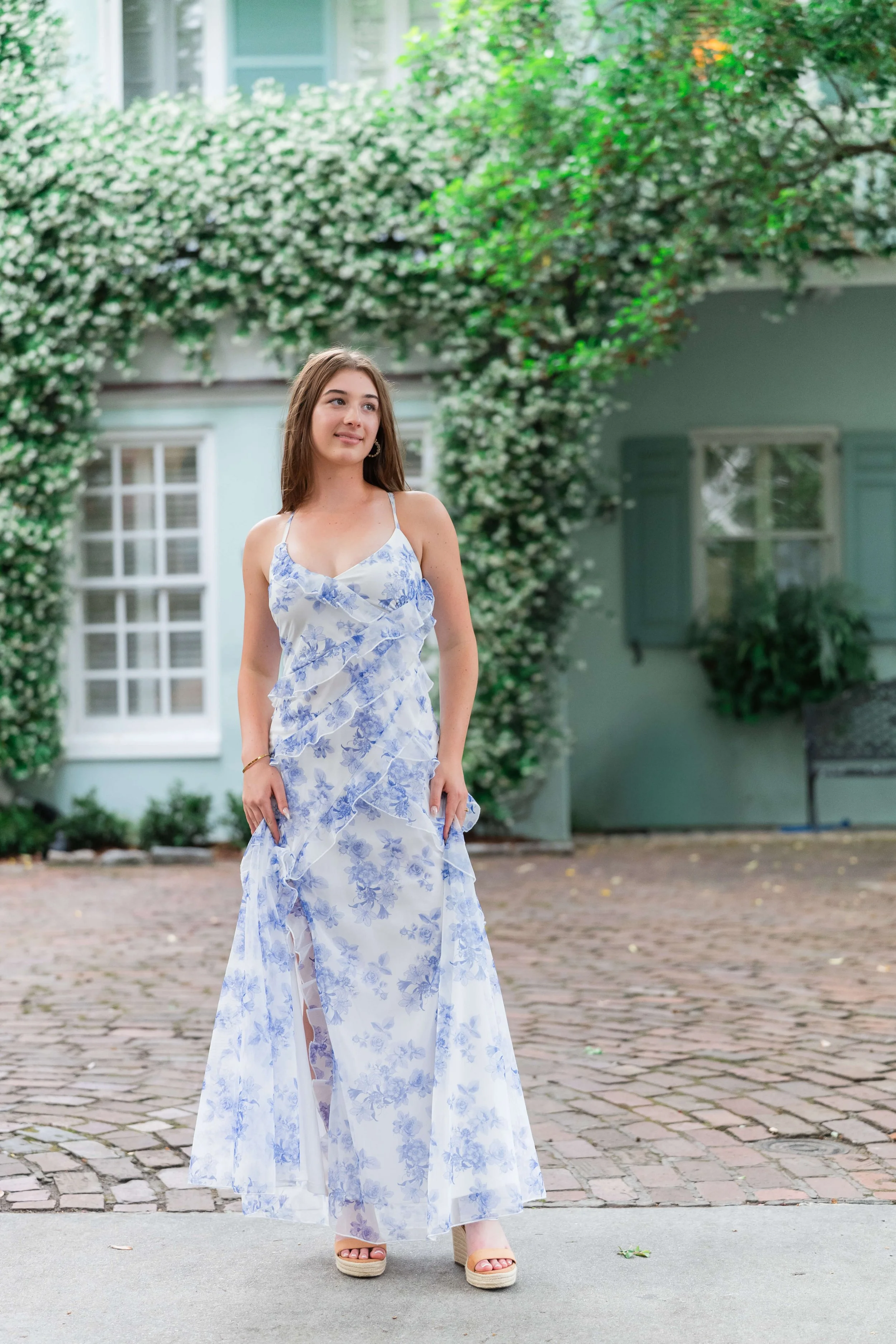 downtown-charleston-historic-streets-senior-portraits-100.jpg