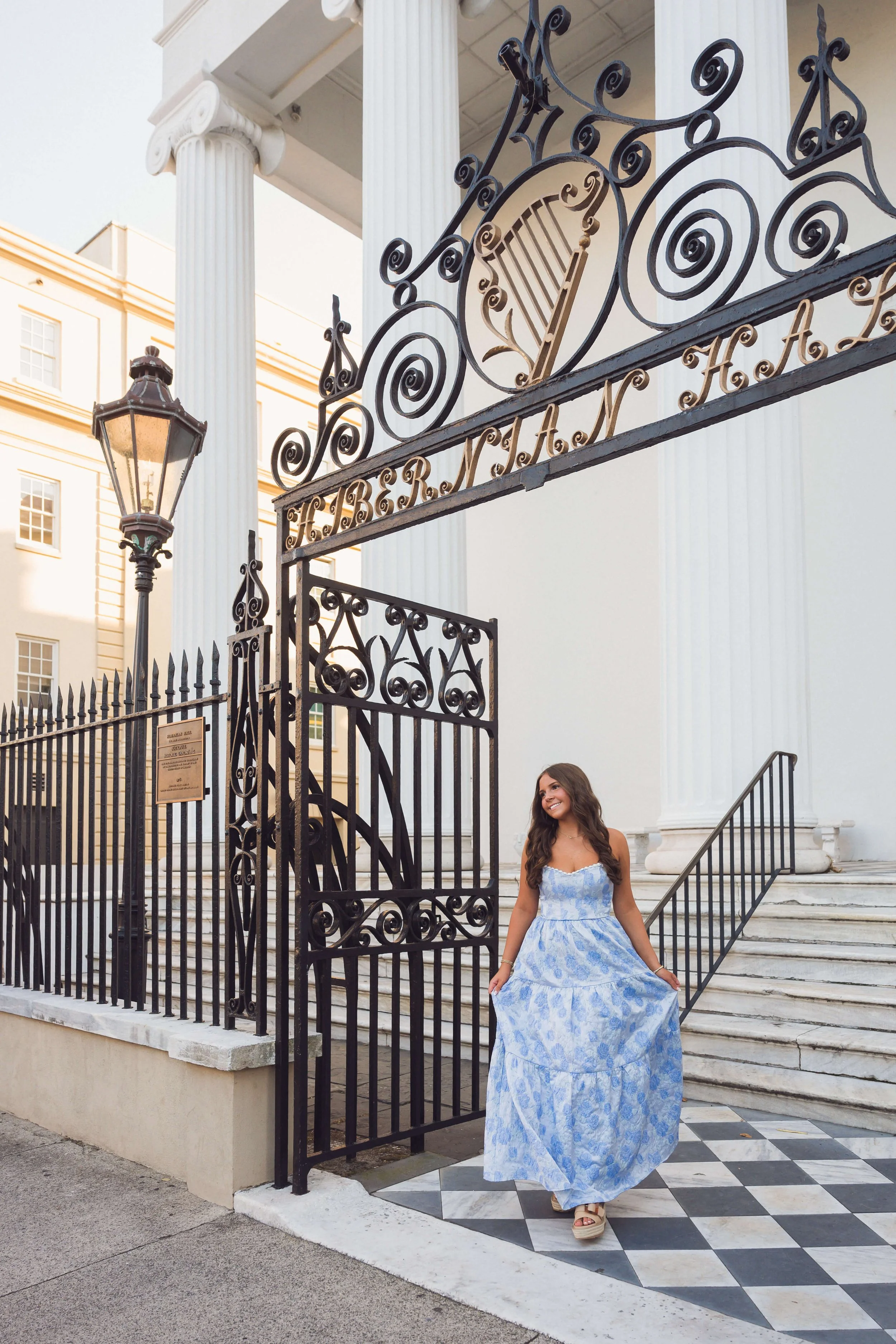 downtown-charleston-senior-portraits-historic-streets-21.jpg