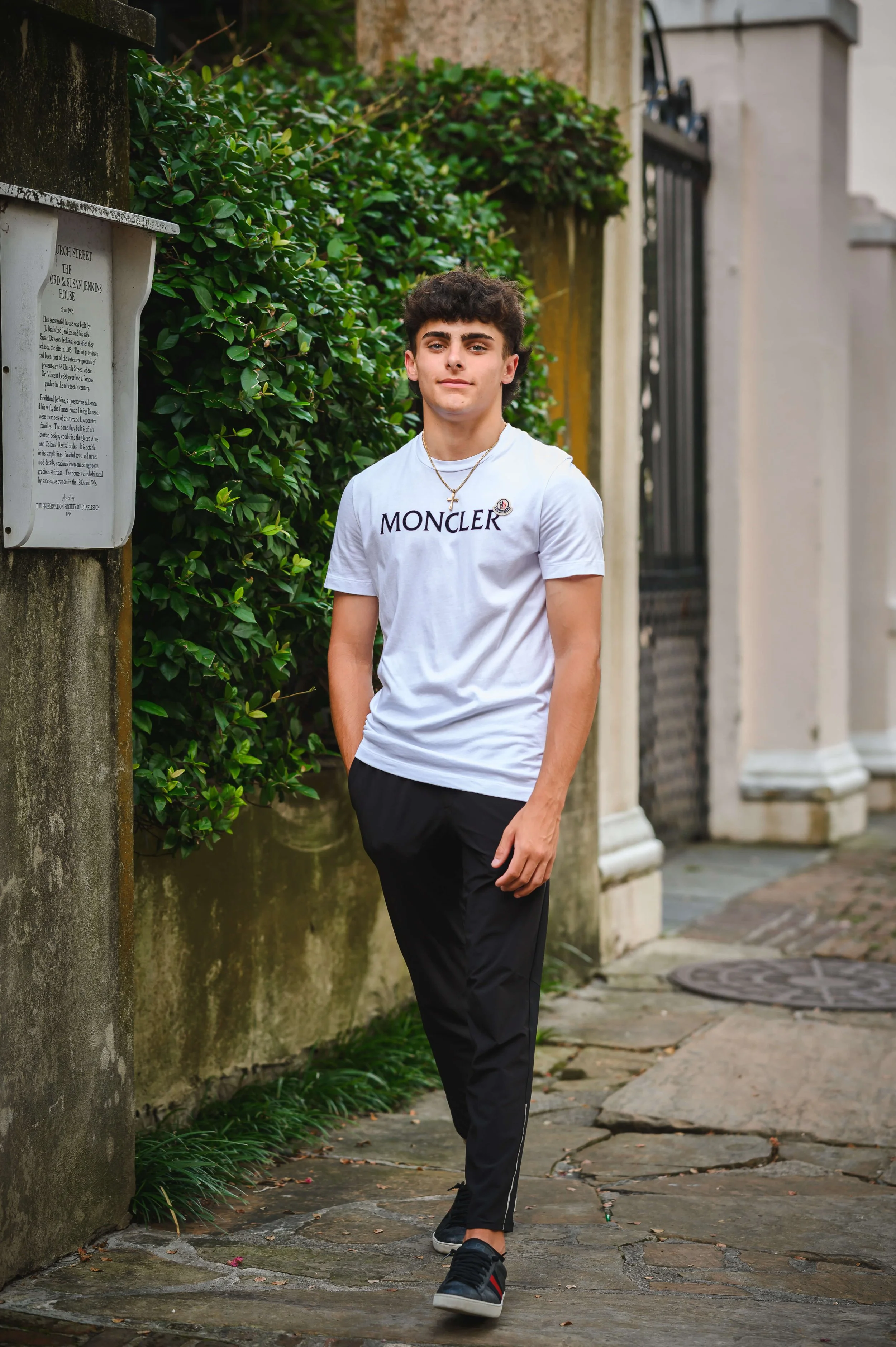 downtown-charleston-historic-streets-senior-portraits-3.jpg