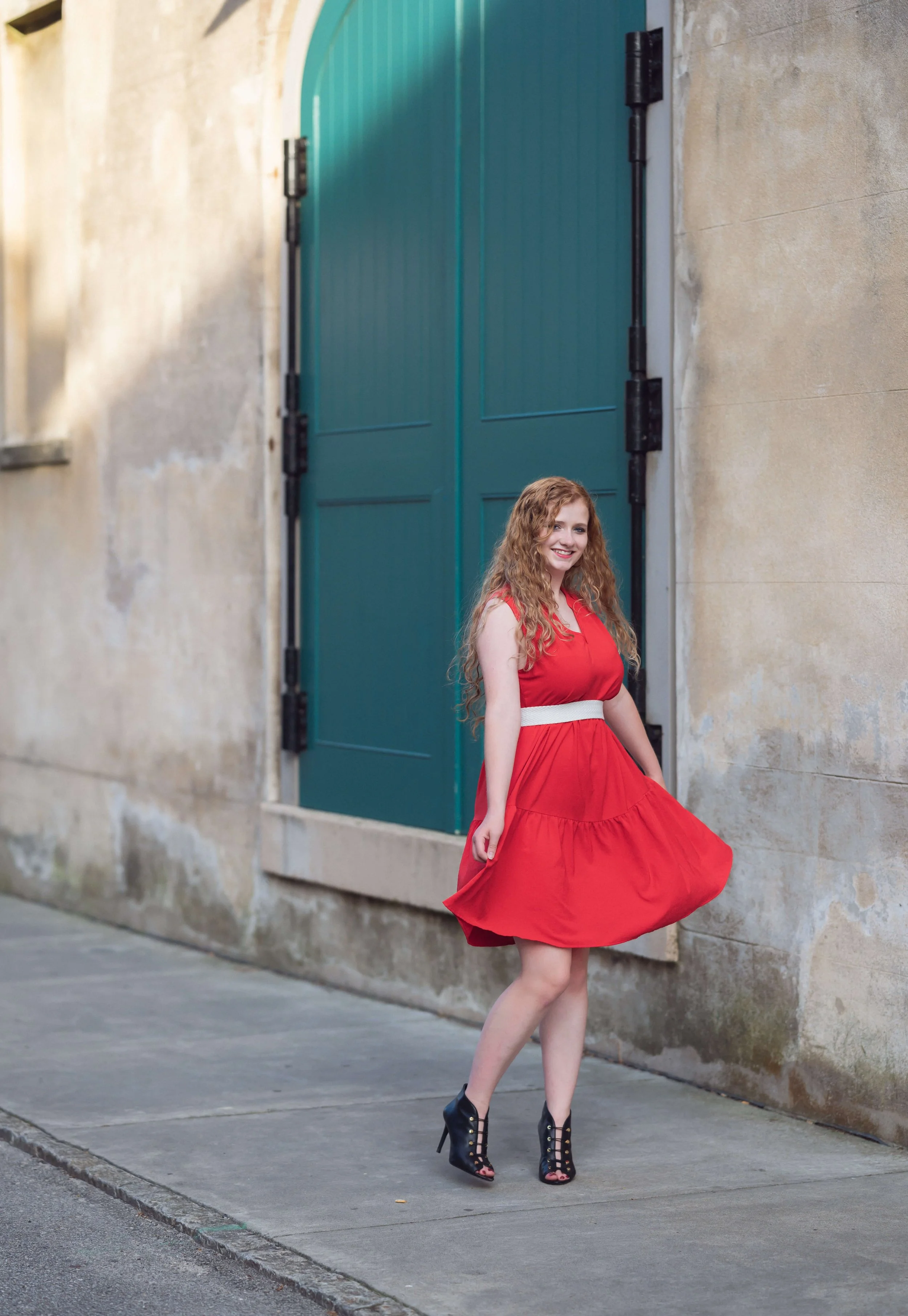 downtown-charleston-senior-portraits-historic-streets-16.jpg