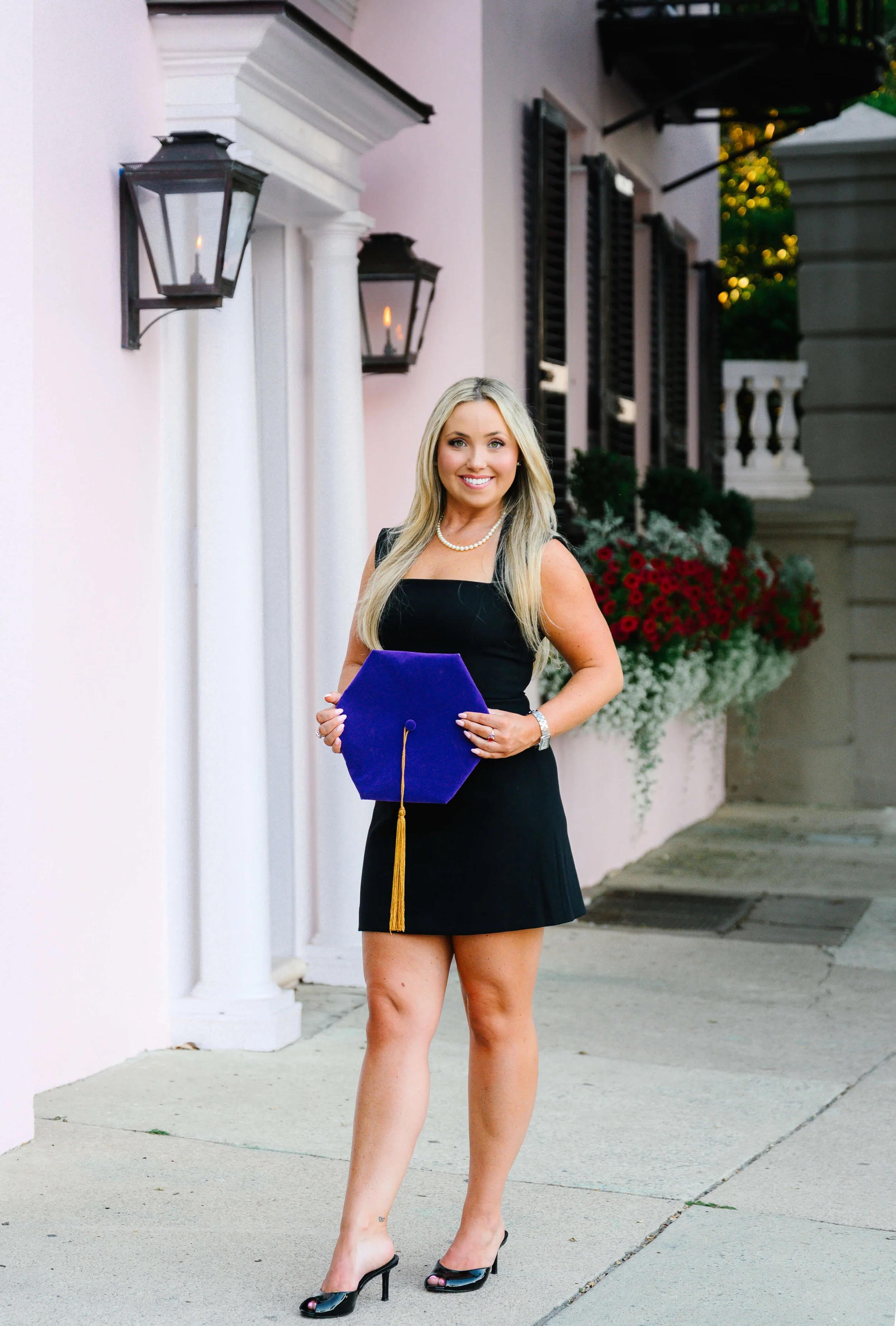 downtown-charleston-historic-streets-senior-portraits-94.jpg