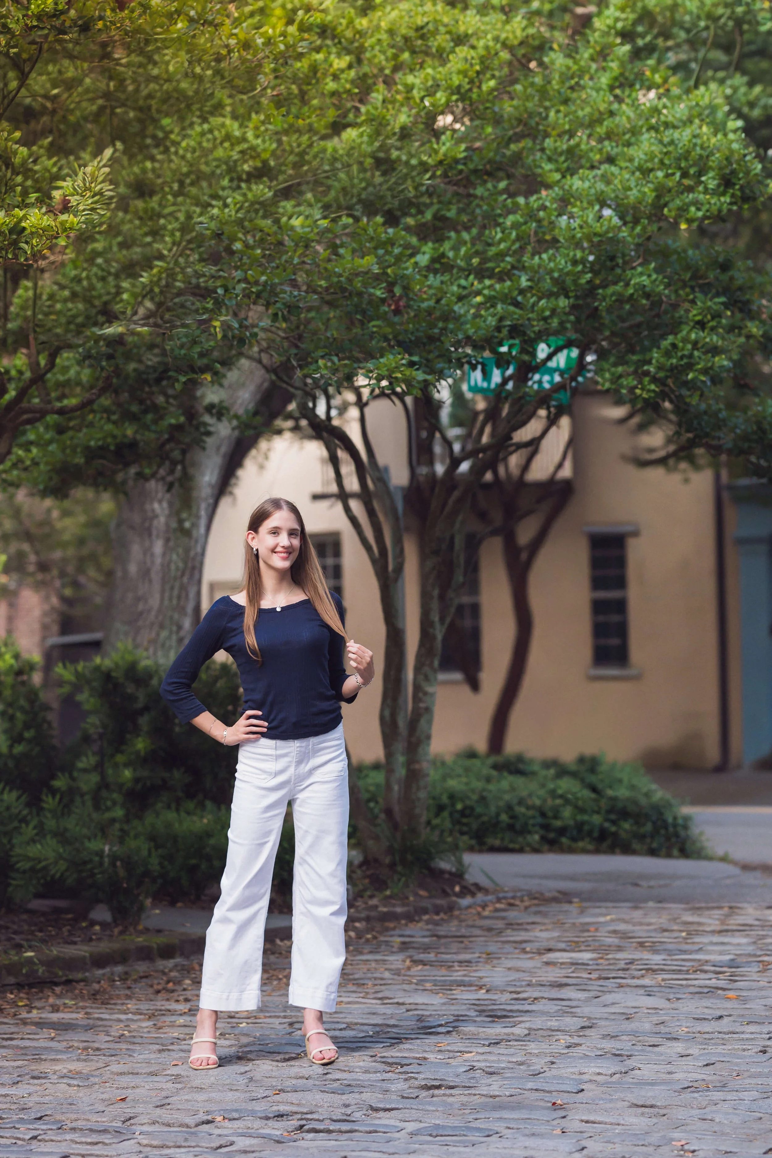 downtown-charleston-historic-streets-senior-portraits-57.jpg