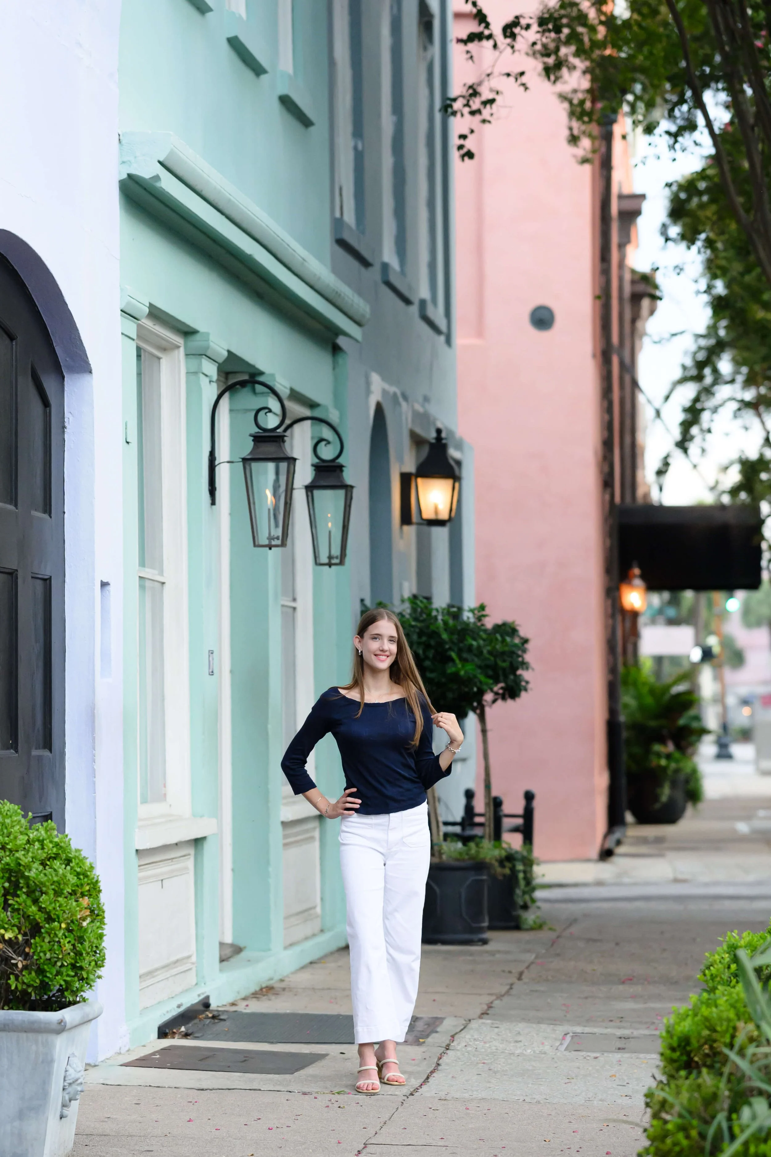 downtown-charleston-historic-streets-senior-portraits-58.jpg