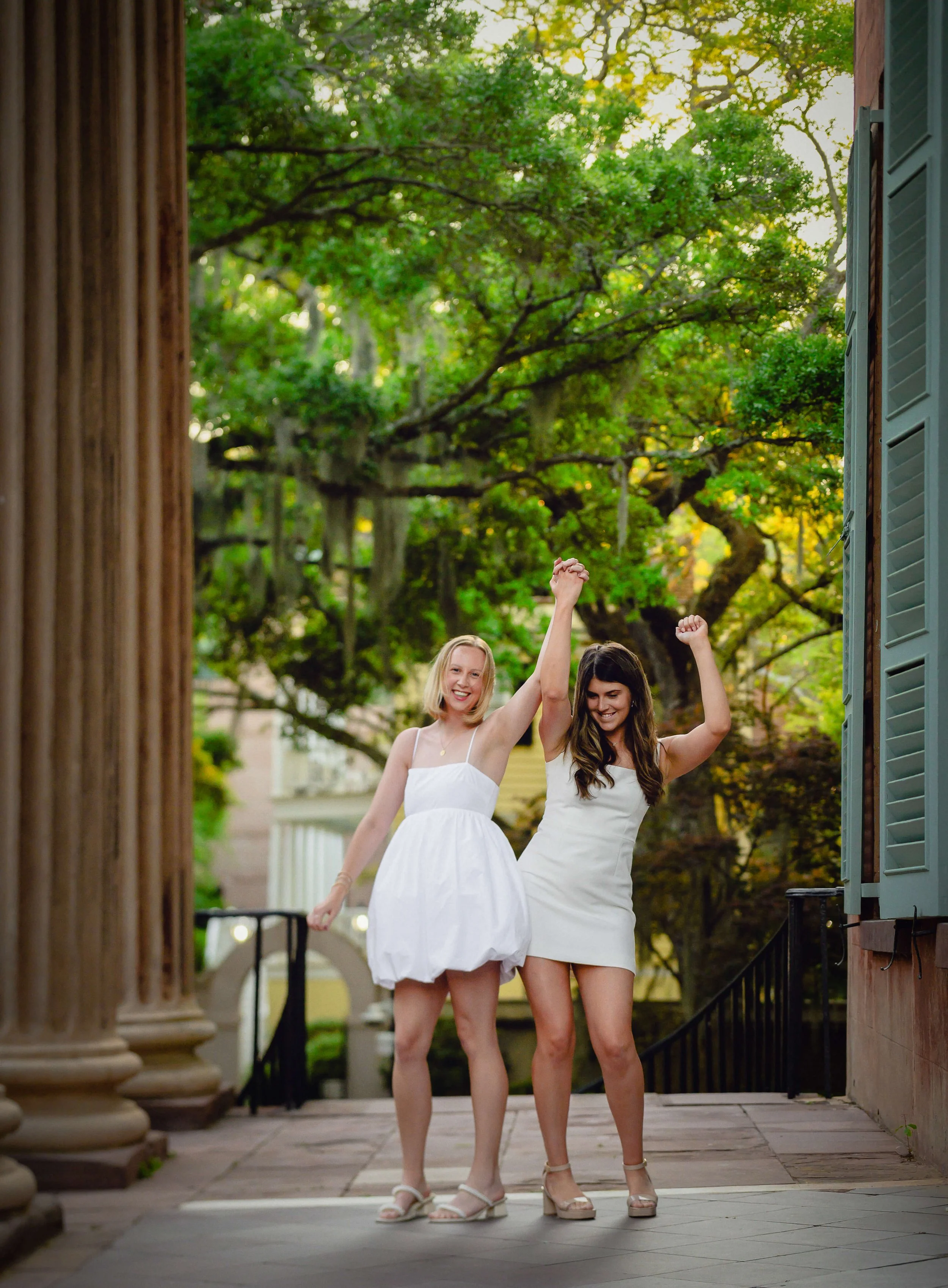 college-of-charleston-senior-photos-on-campus-17.jpg