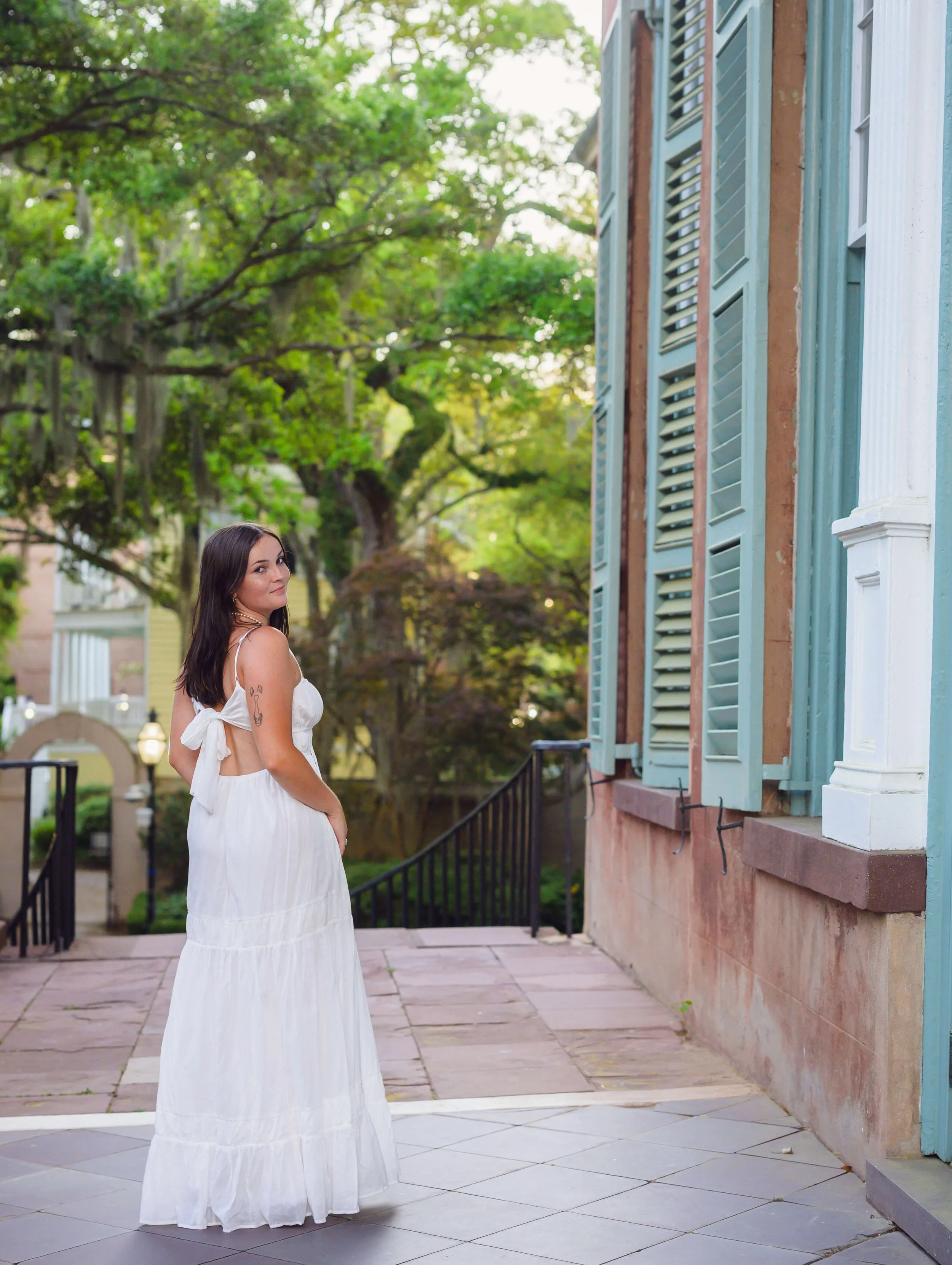 college-of-charleston-senior-photos-on-campus-9.jpg