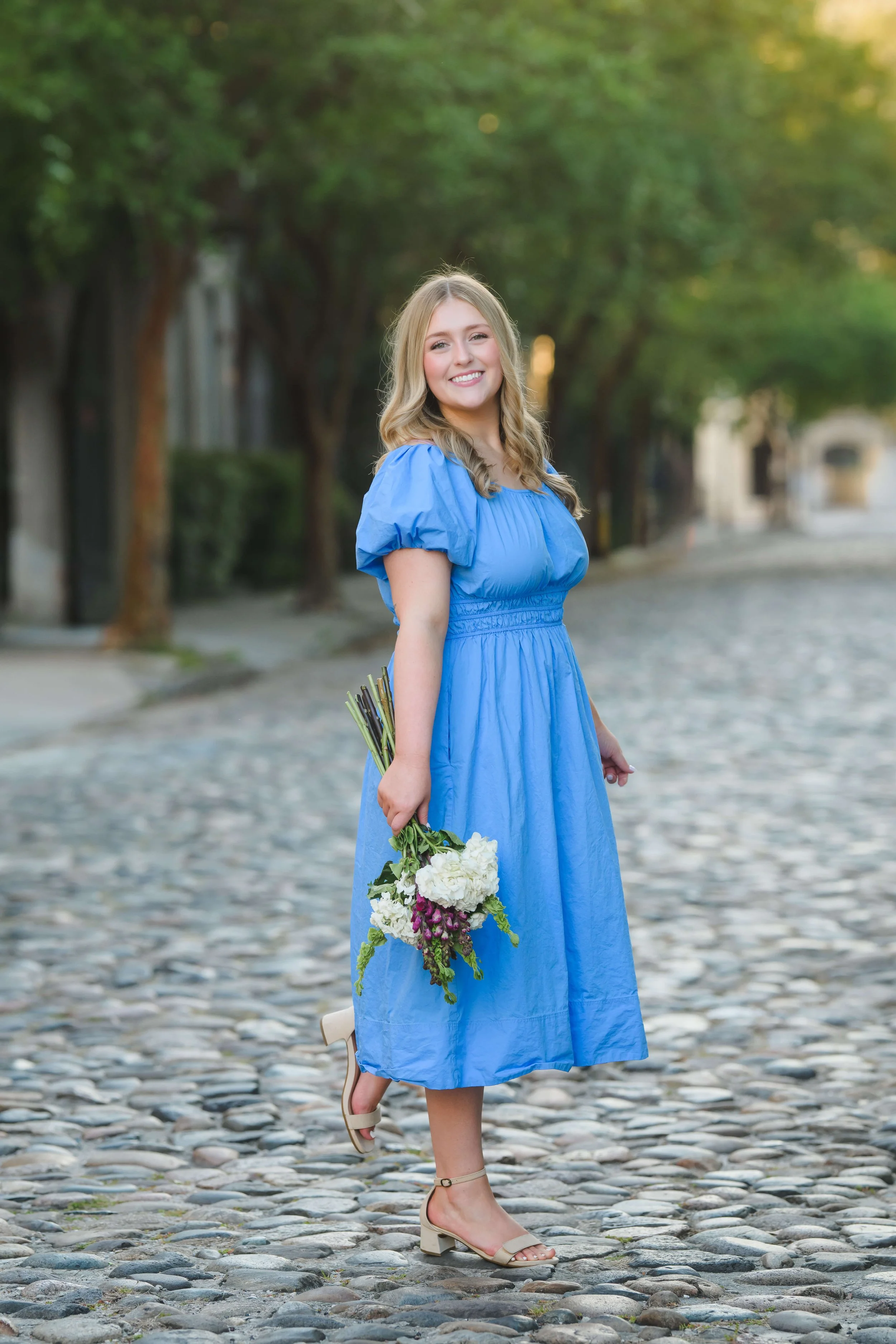 downtown-charleston-historic-streets-senior-portraits-83.jpg