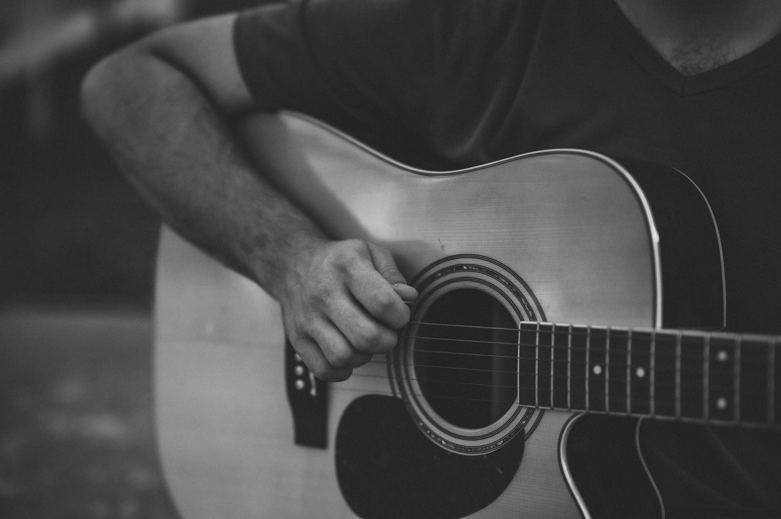 charleston-senior-portraits-boy-guitar-3.jpg