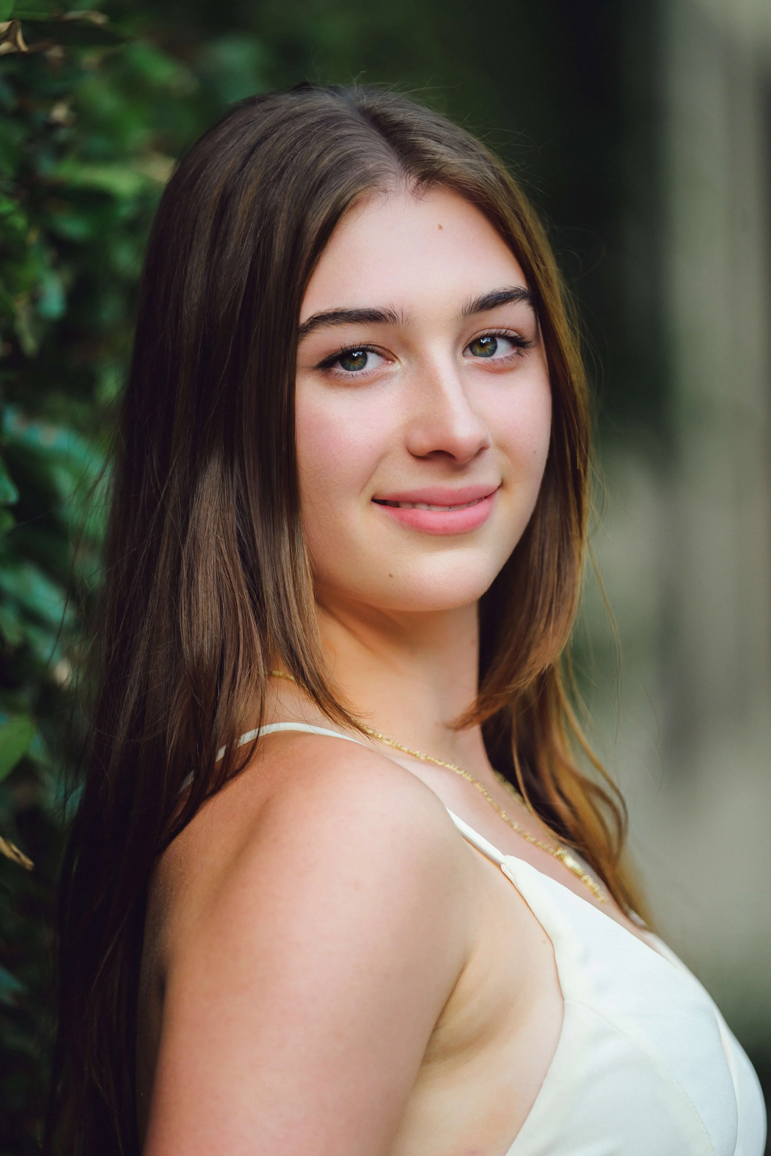downtown-charleston-senior-portraits-french-quarter-girl-white-dress-2.jpg
