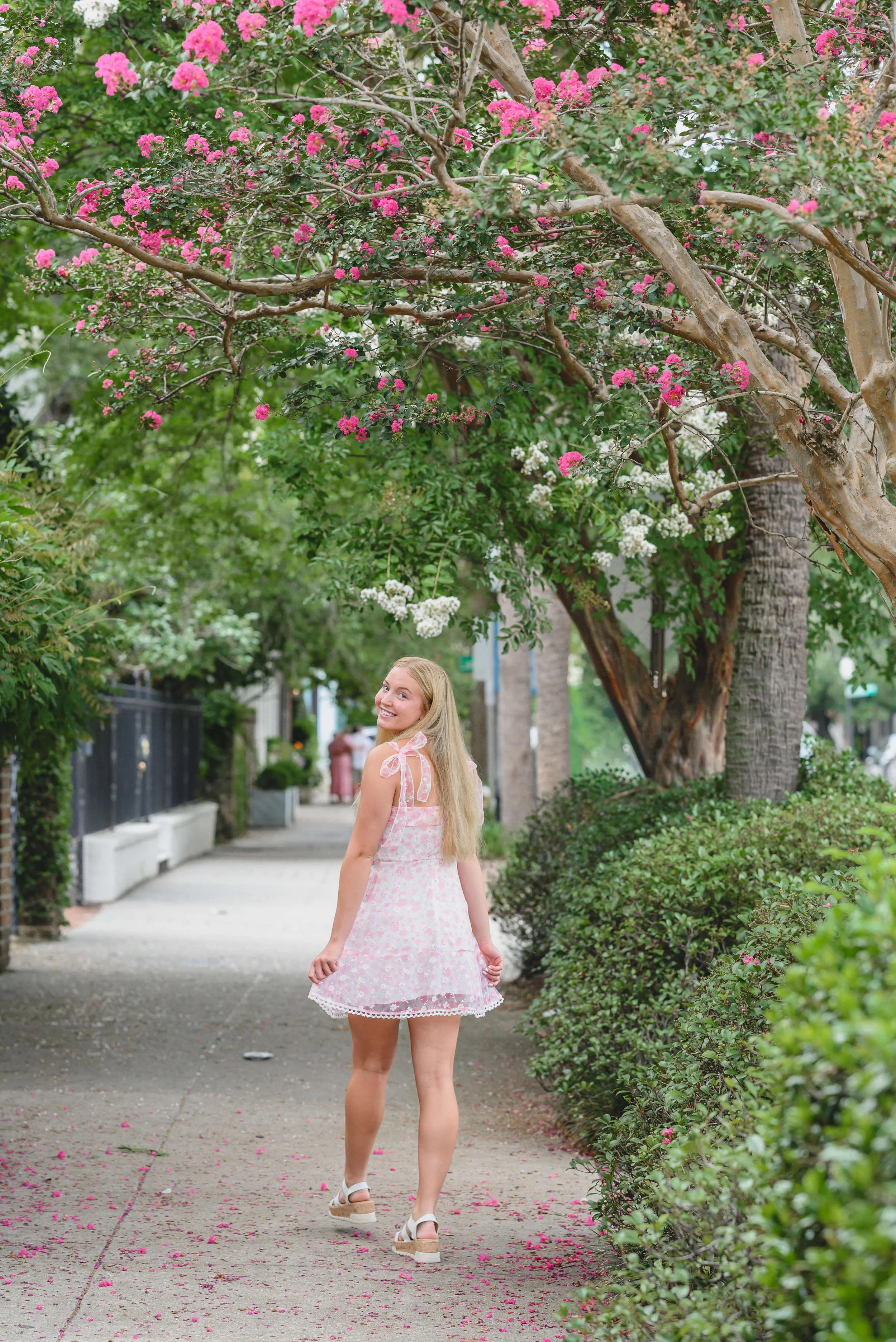 downtown-charleston-historic-streets-senior-portraits-6.jpg