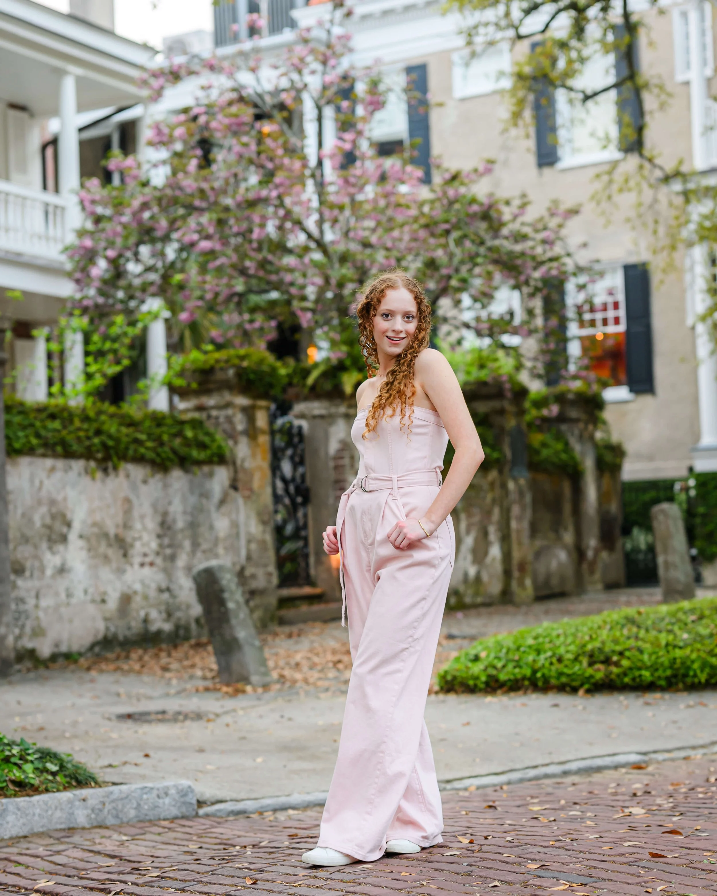 downtown-charleston-historic-streets-senior-portraits-13.jpg
