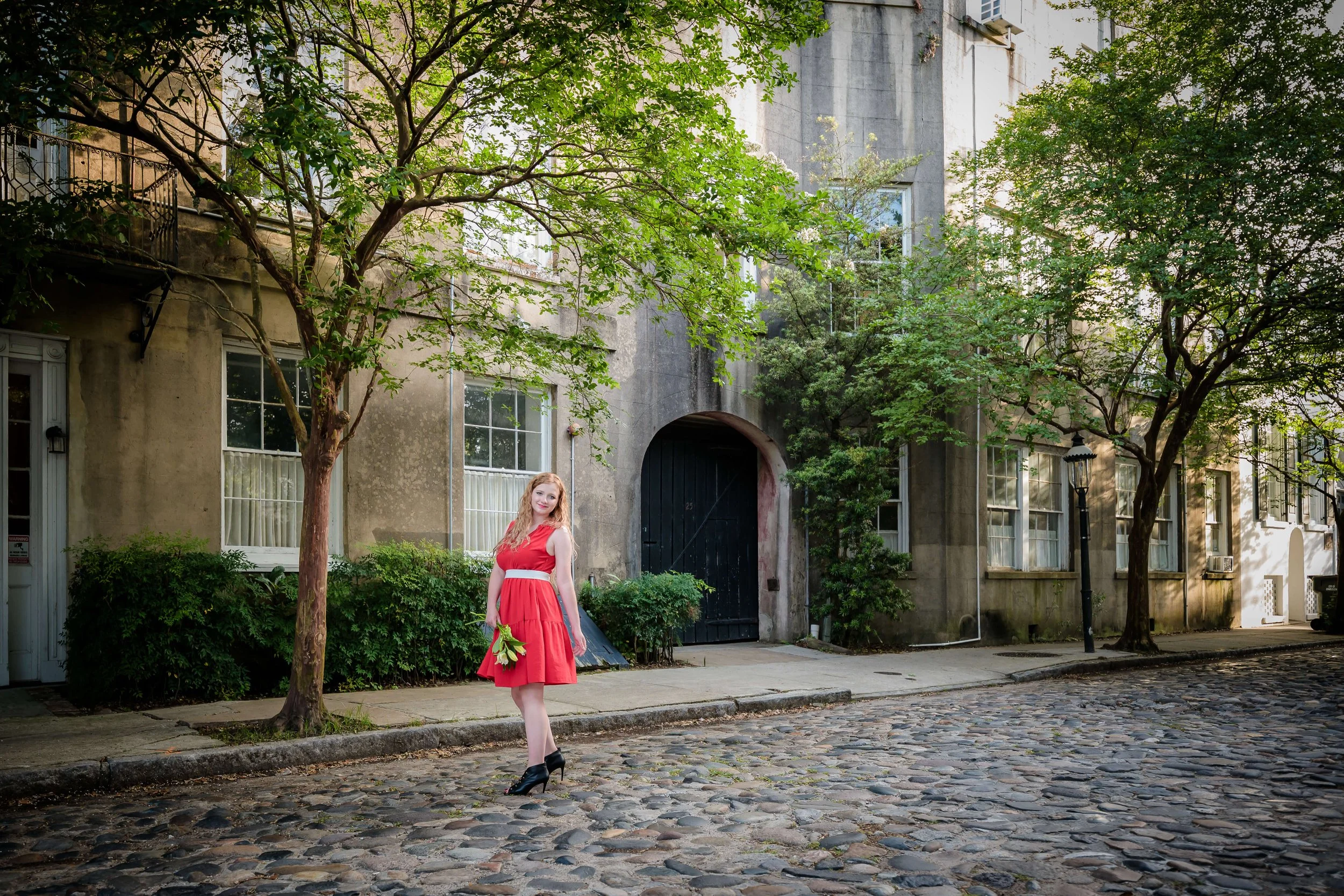 downtown-charleston-historic-streets-senior-portraits-25.jpg