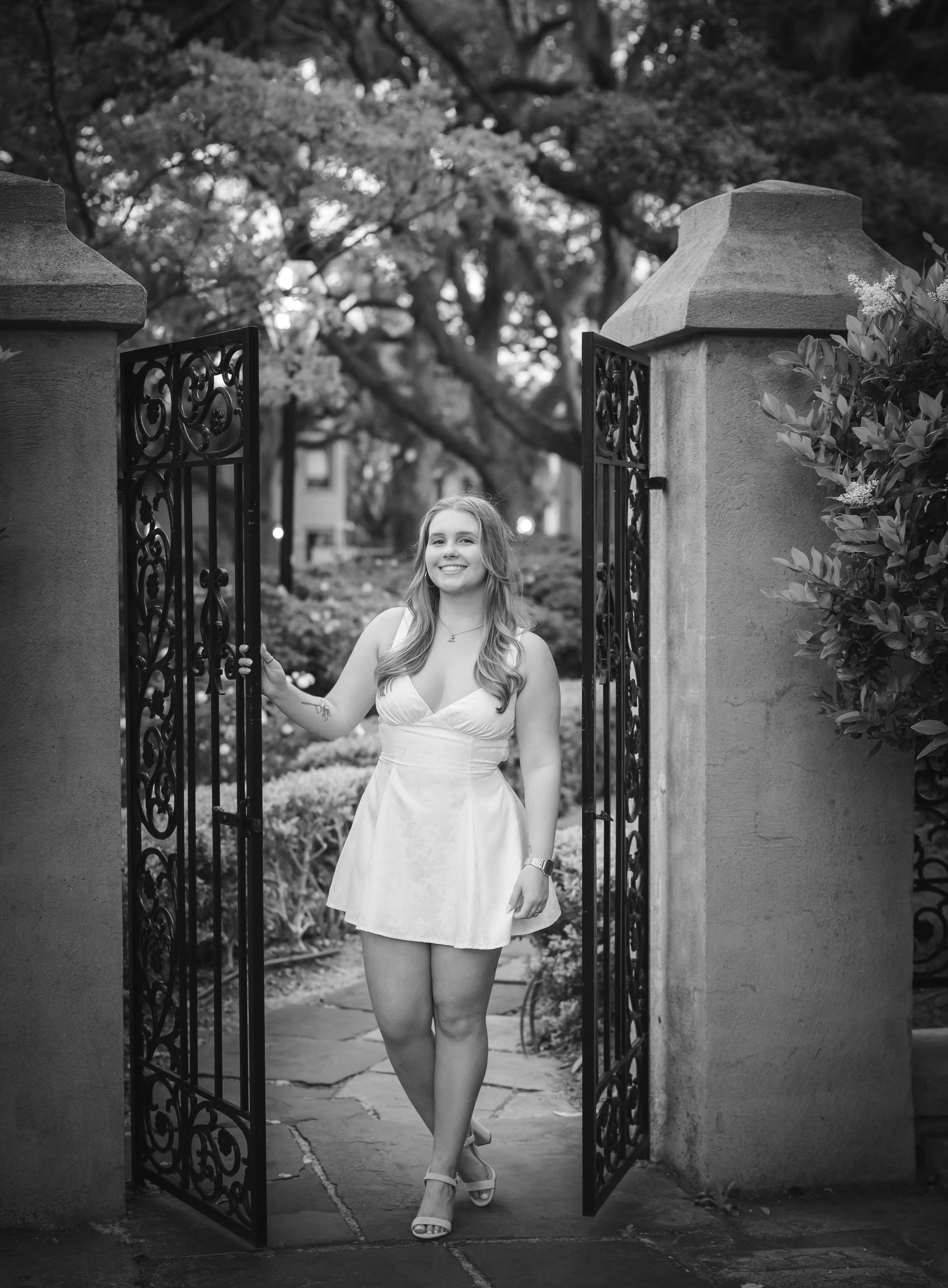college-of-charleston-senior-photos-on-campus-5.jpg