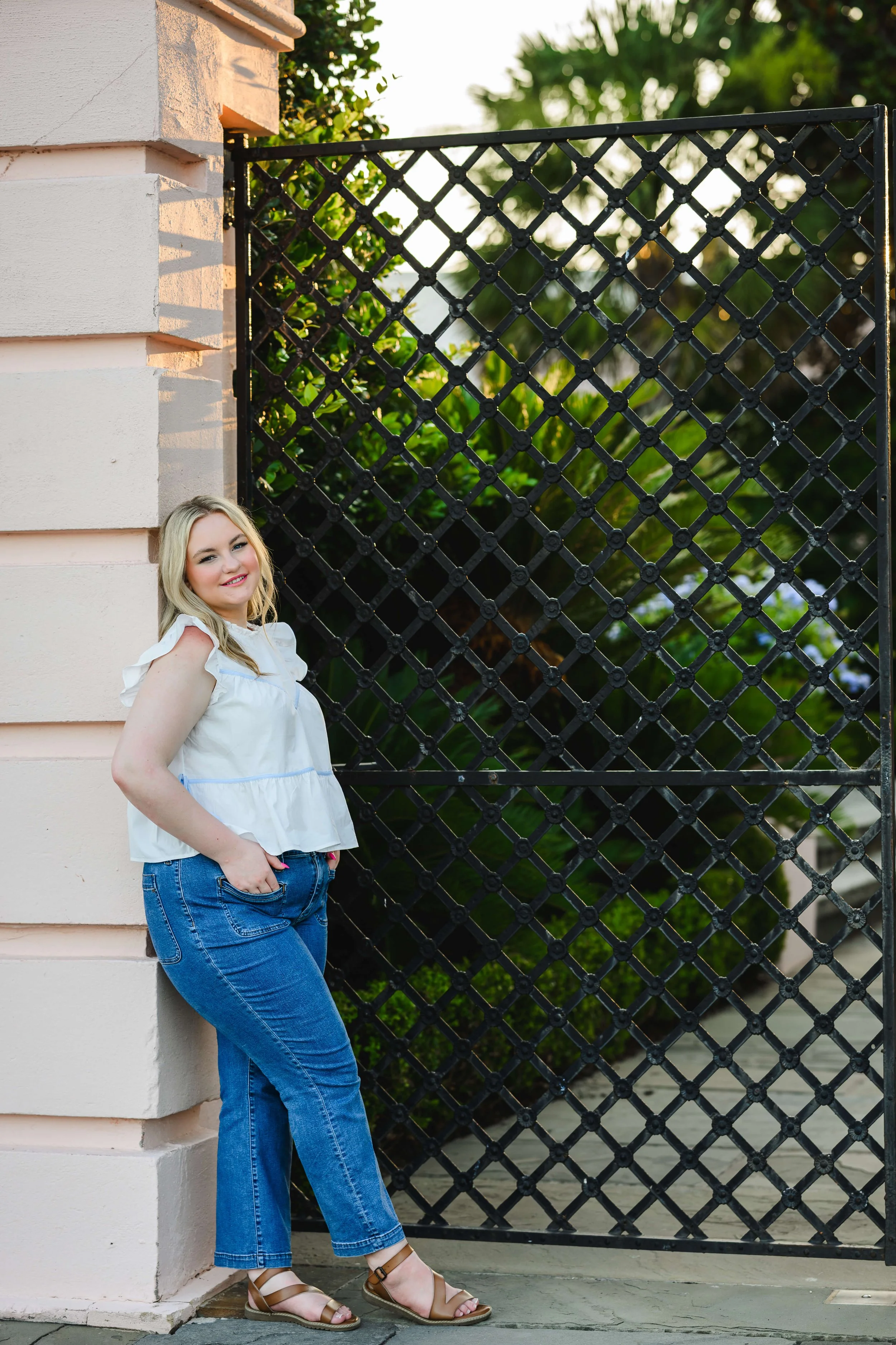downtown-charleston-historic-streets-senior-portraits-38.jpg