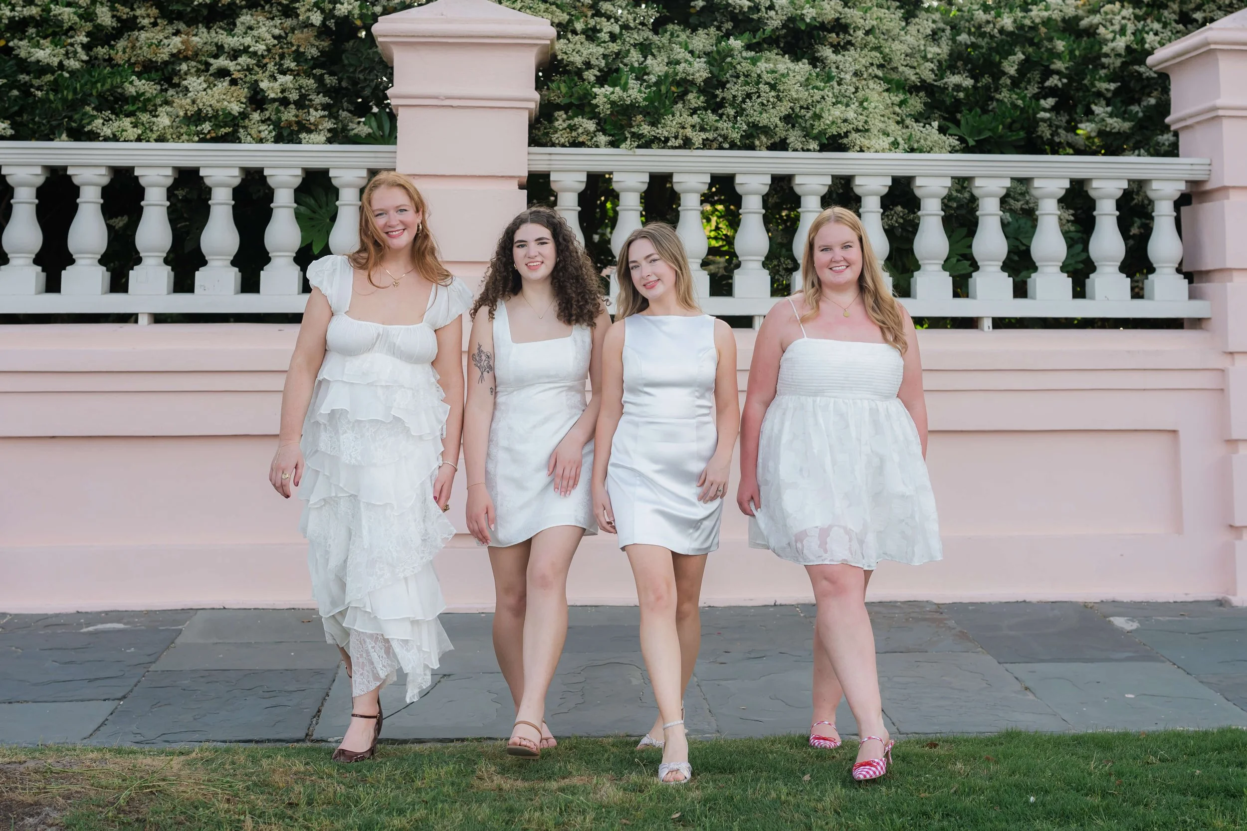 downtown-charleston-historic-streets-senior-portraits-21.jpg