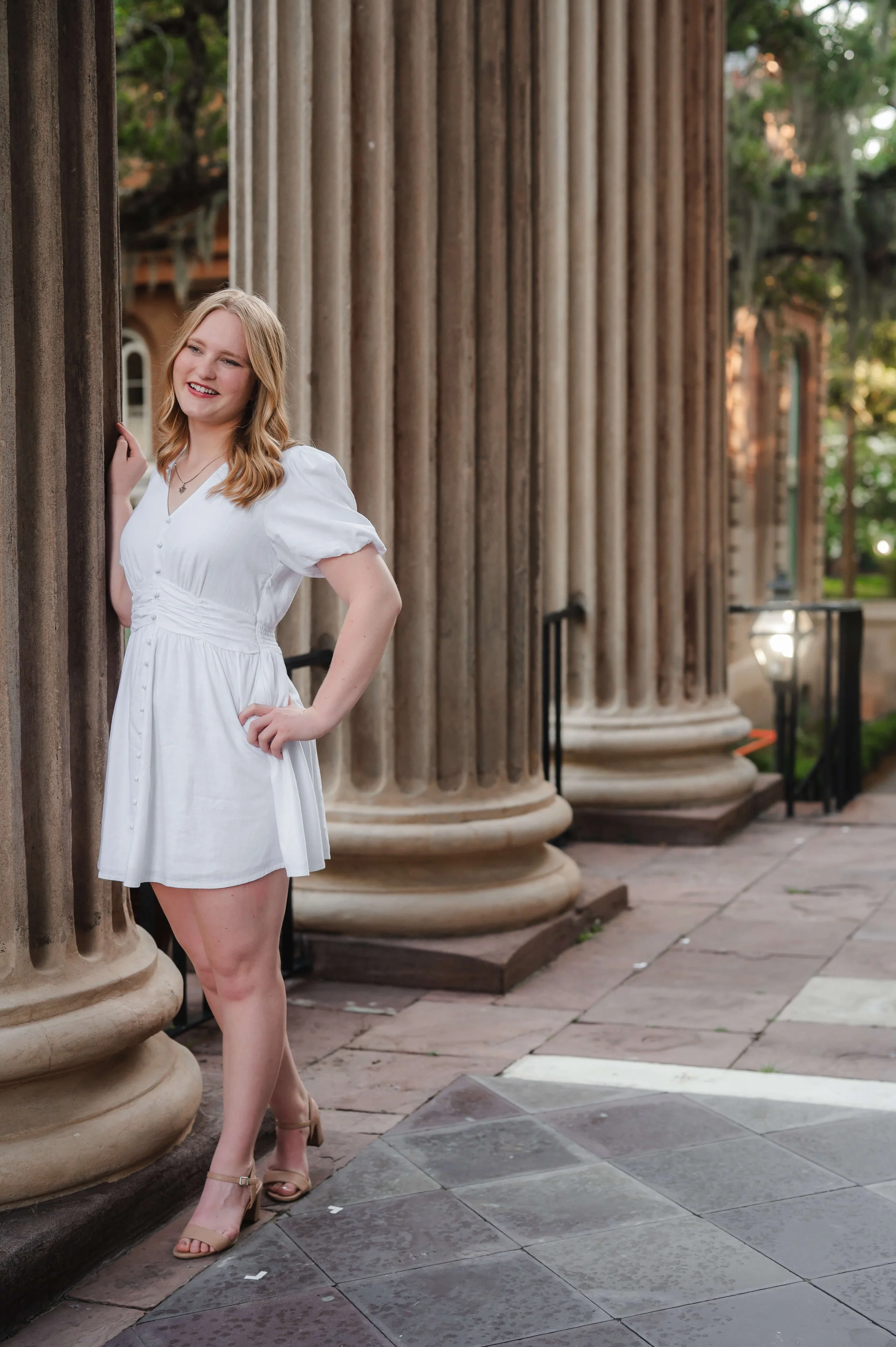 college-of-charleston-senior-photos-on-campus-26.jpg