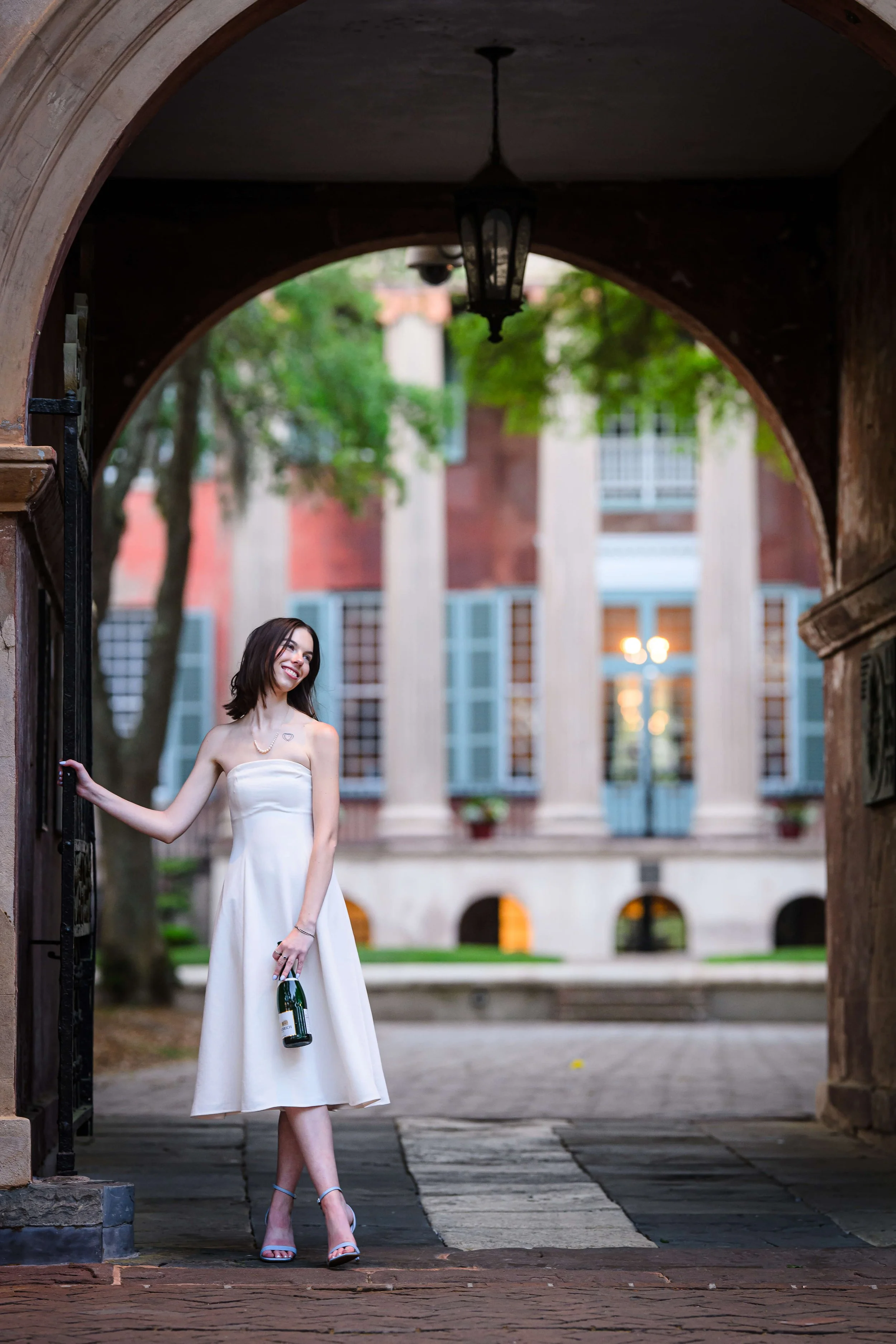 college-of-charleston-senior-photos-on-campus-50.jpg