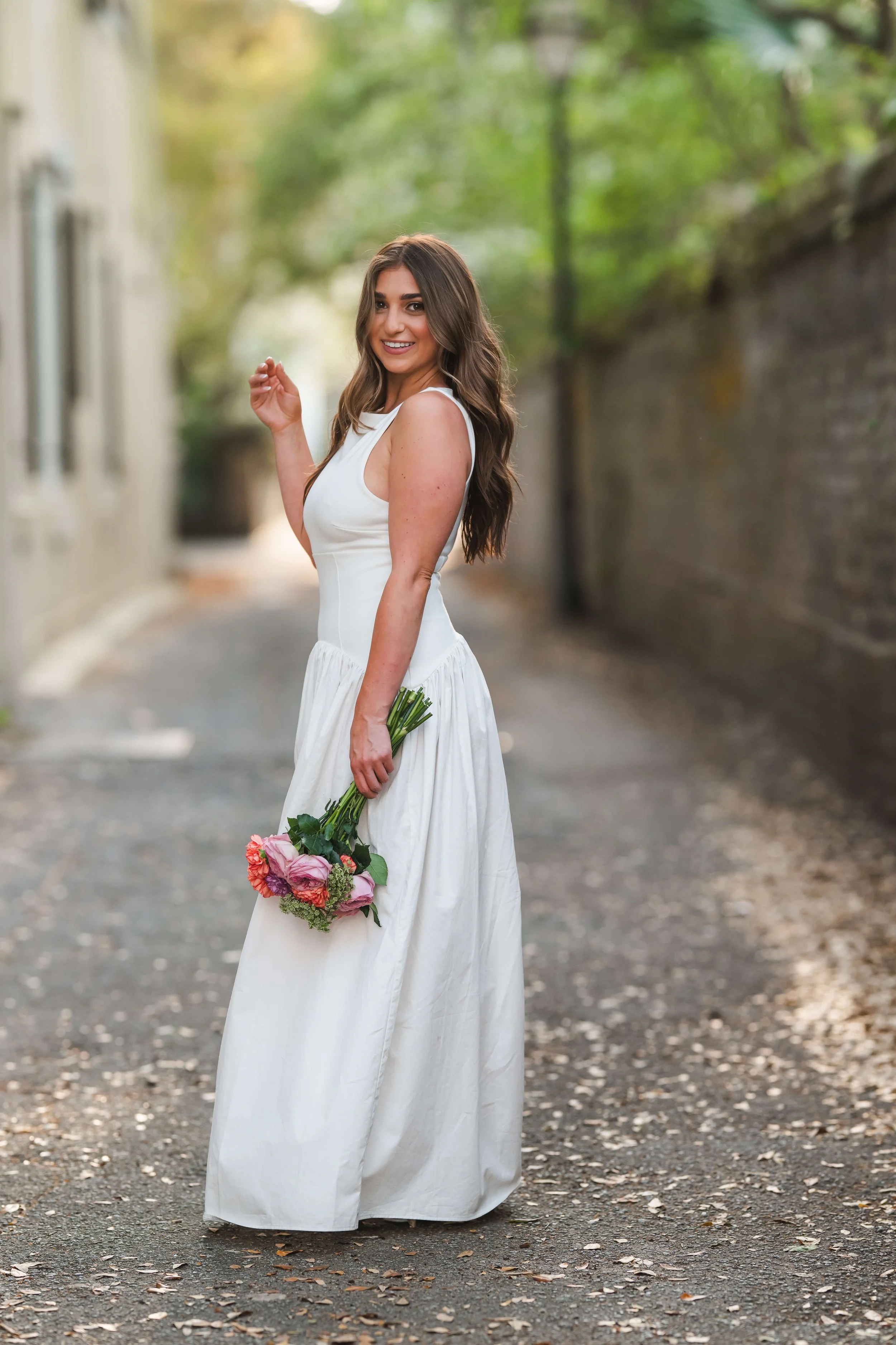 downtown-charleston-hidden-alleys-senior-portraits-13.jpg