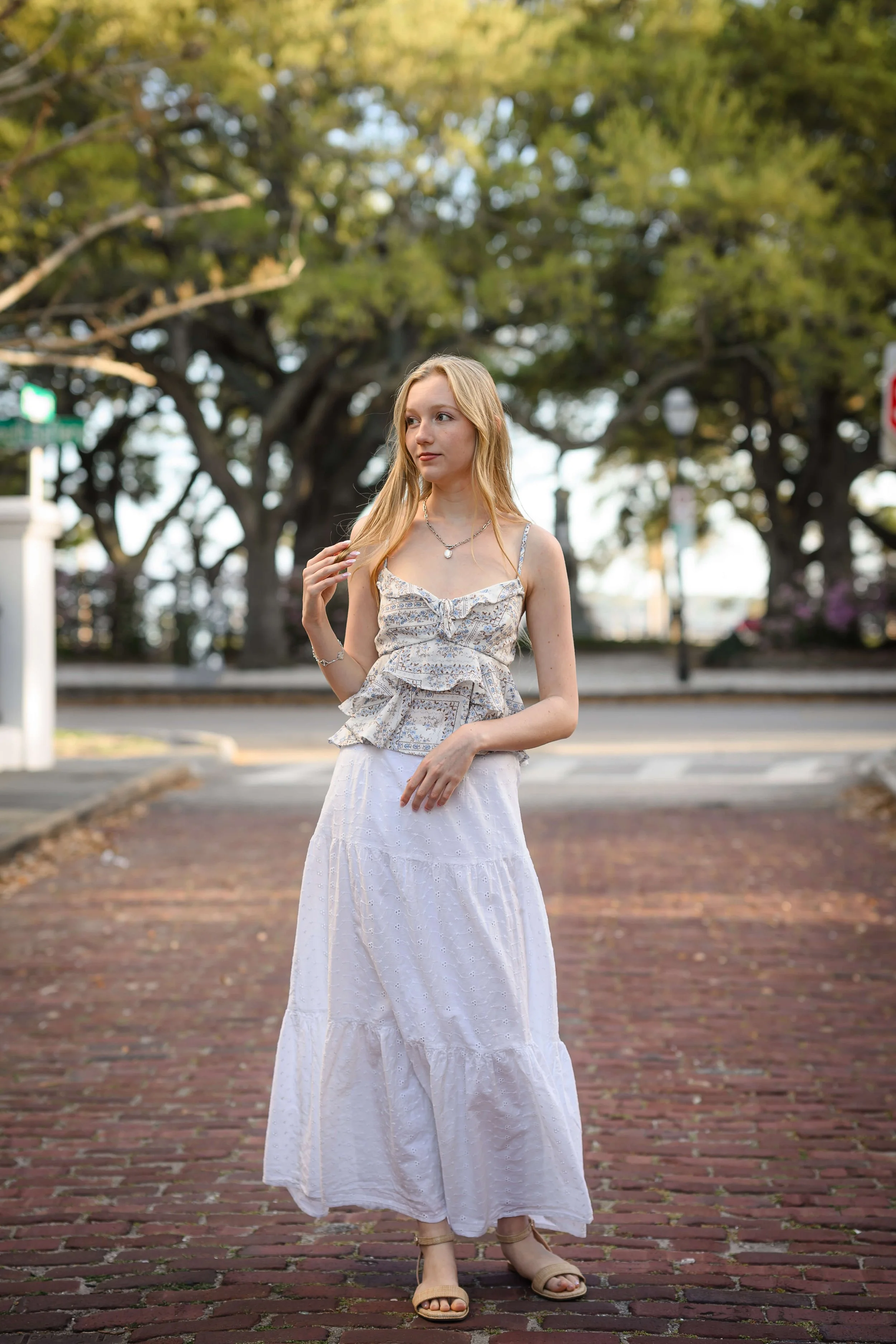 downtown-charleston-historic-streets-senior-portraits-79.jpg