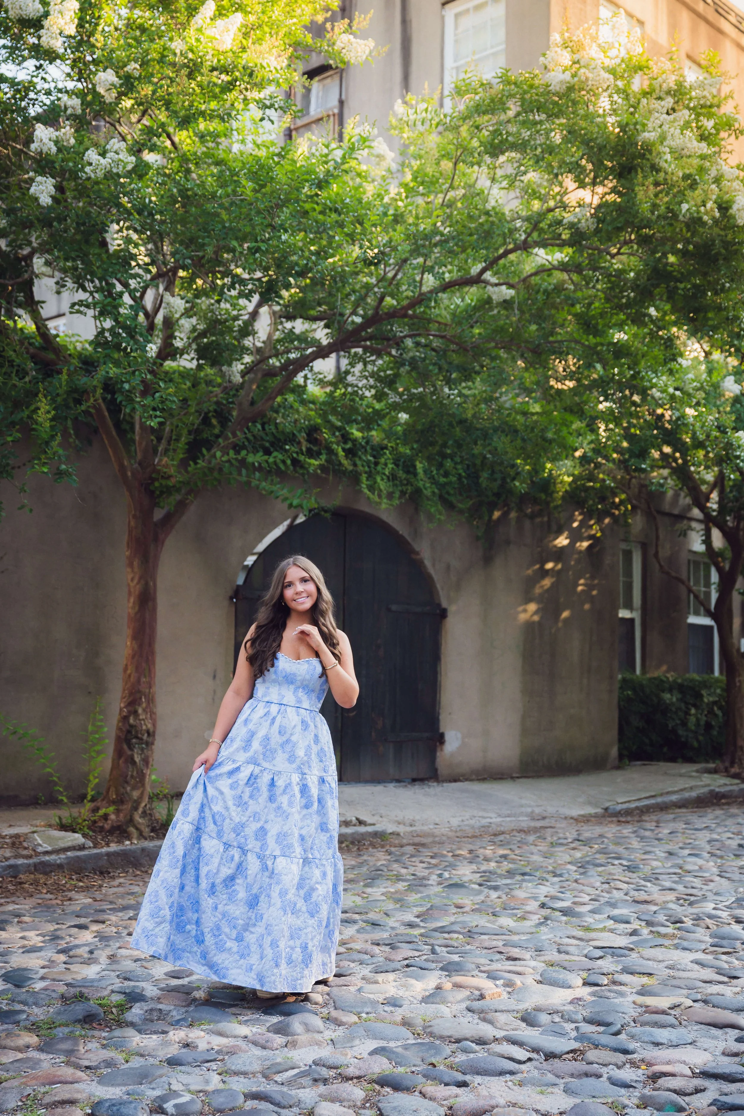 downtown-charleston-historic-streets-senior-portraits-33.jpg