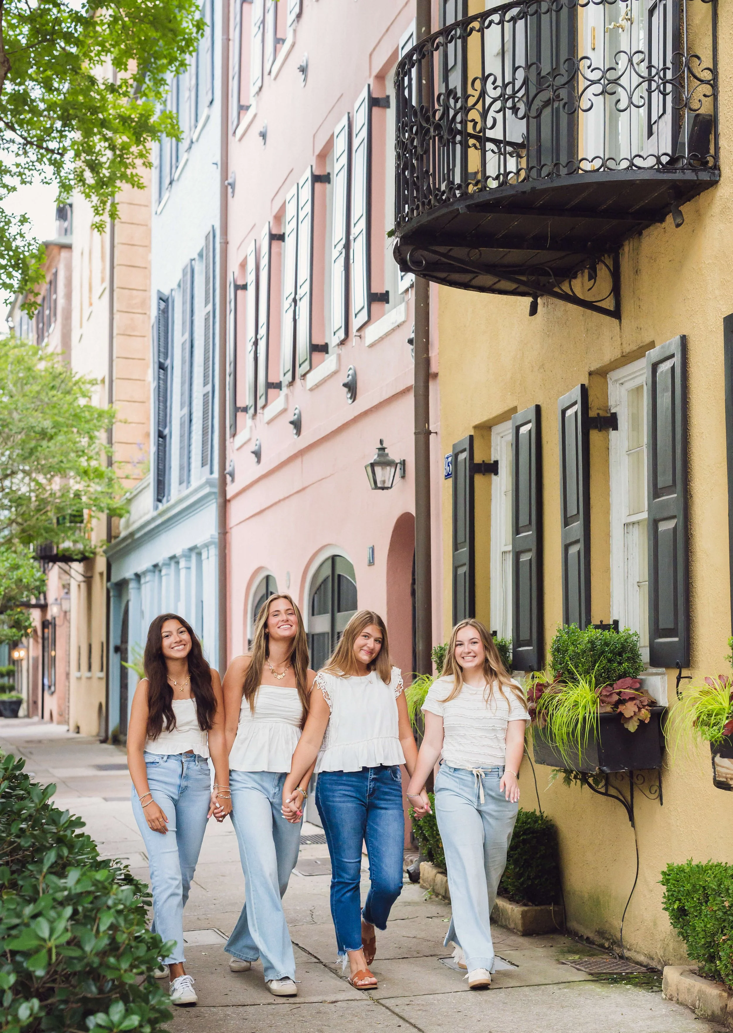 downtown-charleston-historic-streets-senior-portraits-26.jpg