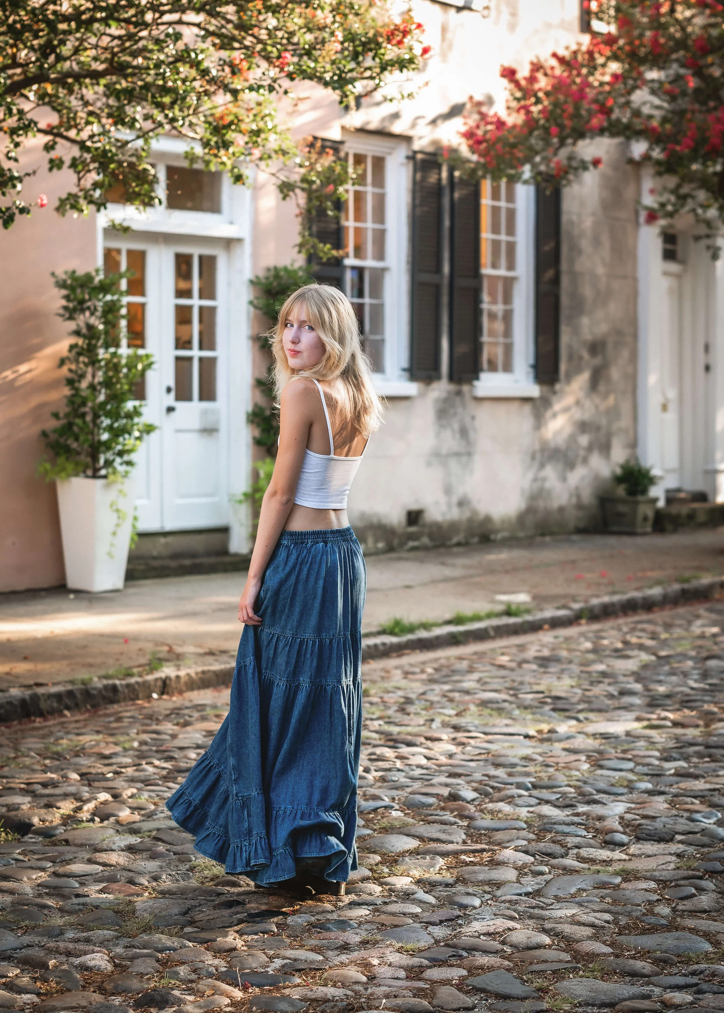 downtown-charleston-historic-streets-senior-portraits-7.jpg