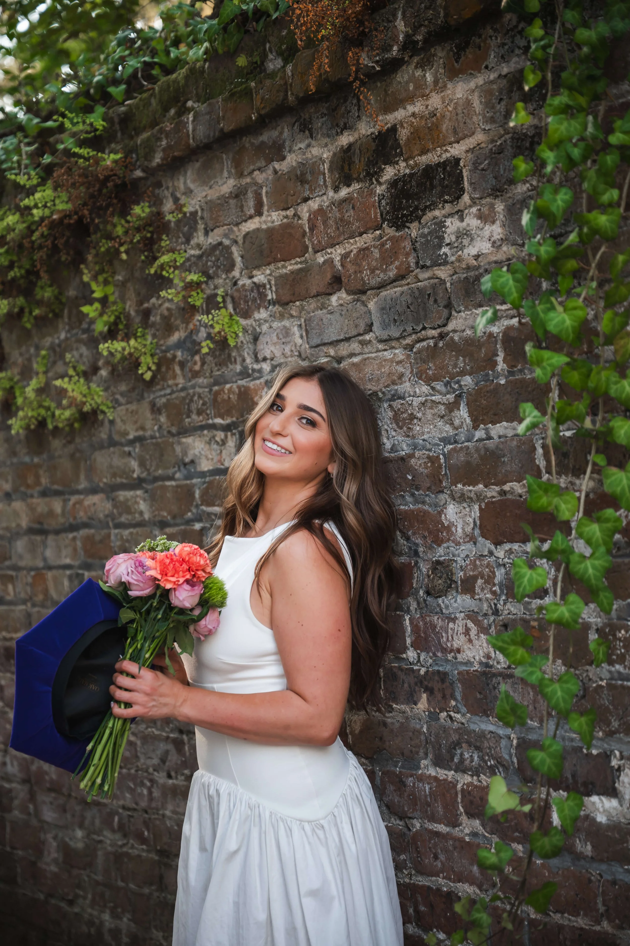 downtown-charleston-hidden-alleys-senior-portraits-12.jpg
