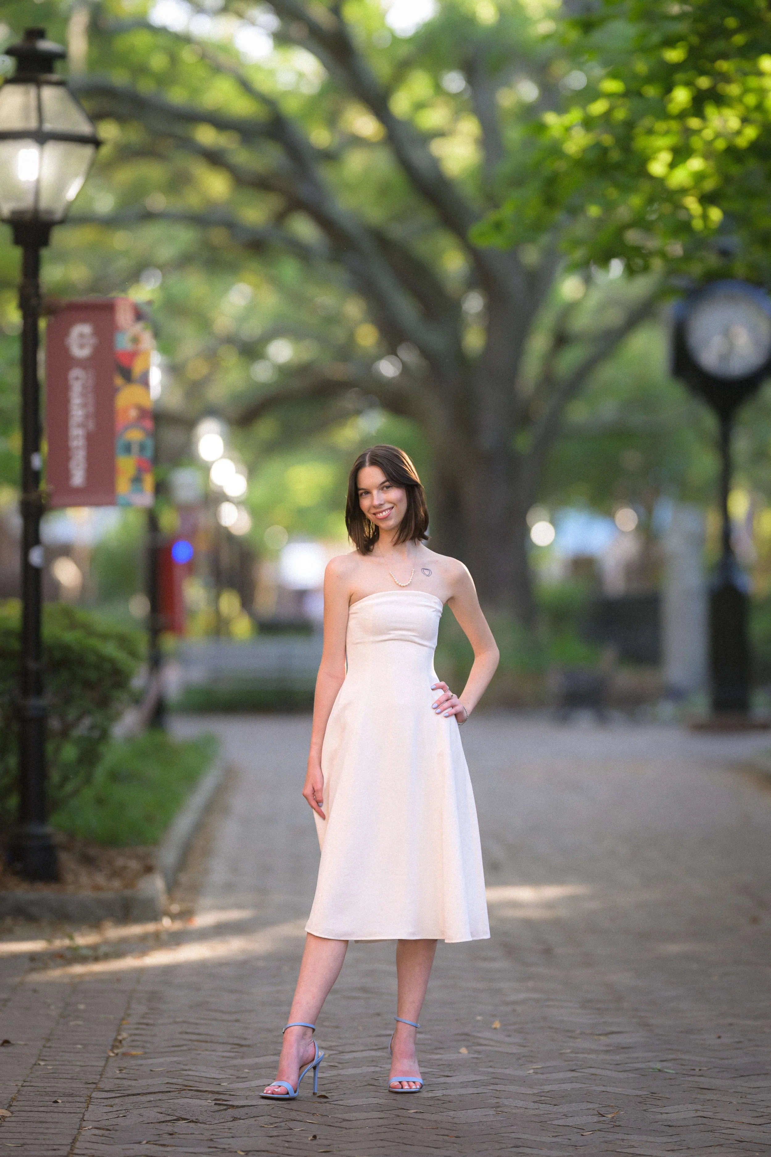 college-of-charleston-senior-photos-on-campus-39.jpg