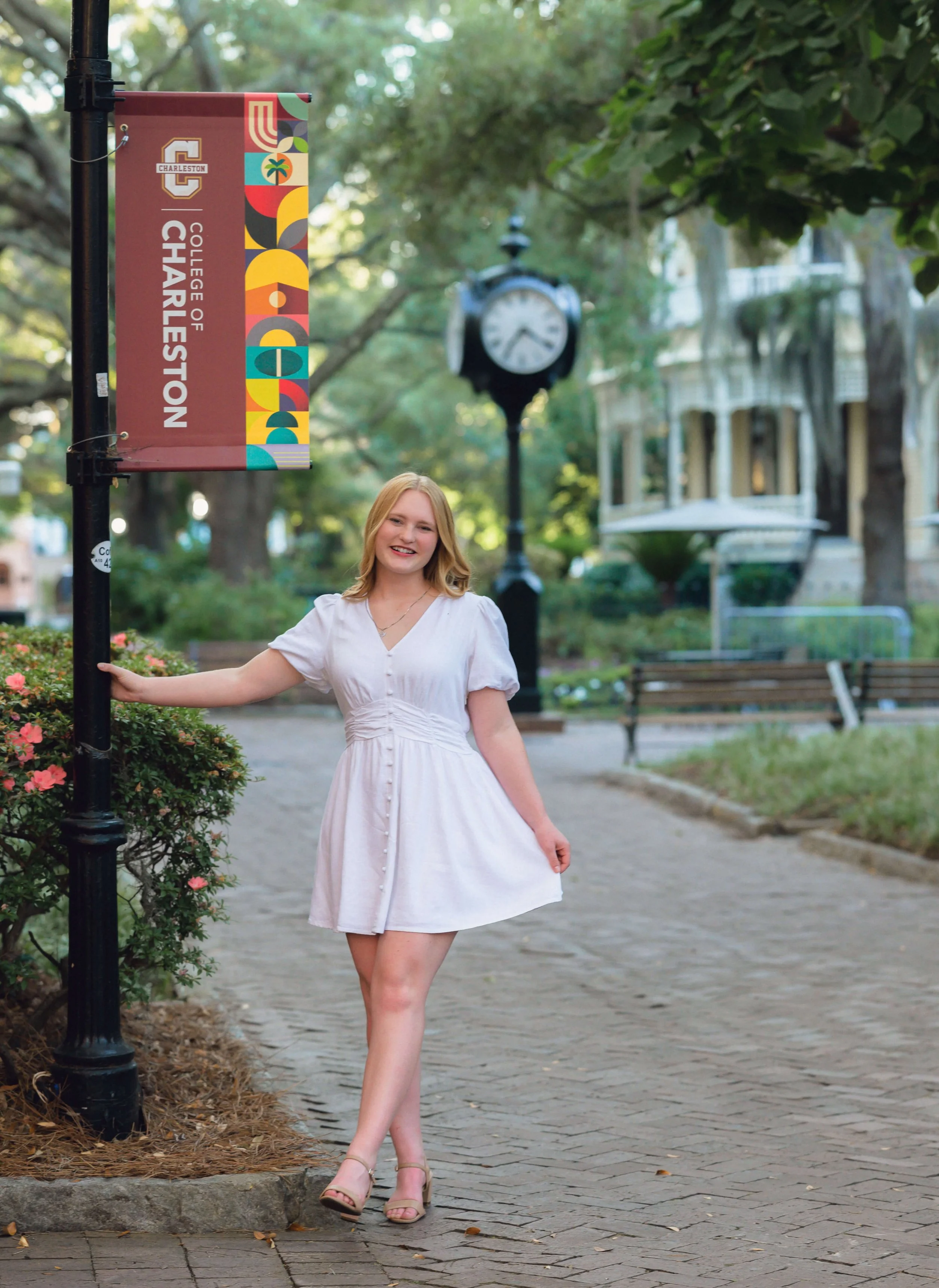 college-of-charleston-senior-photos-on-campus-28.jpg