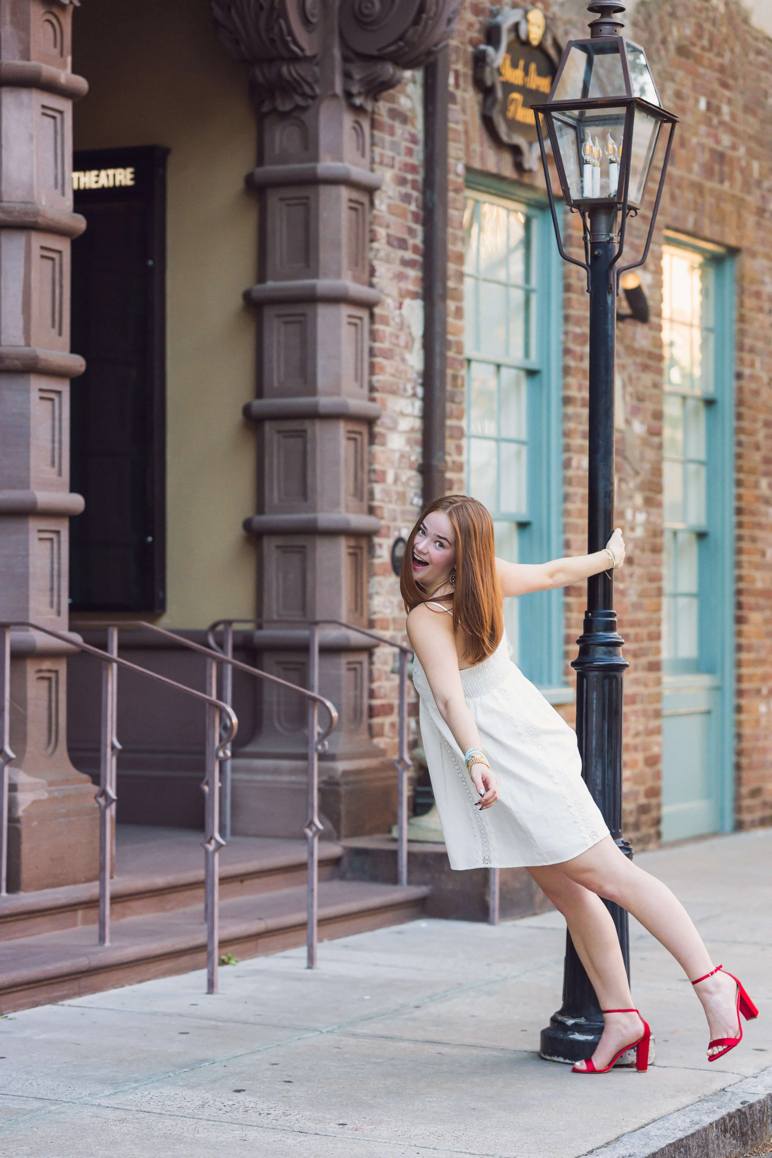 downtown-charleston-historic-streets-senior-portraits-22.jpg